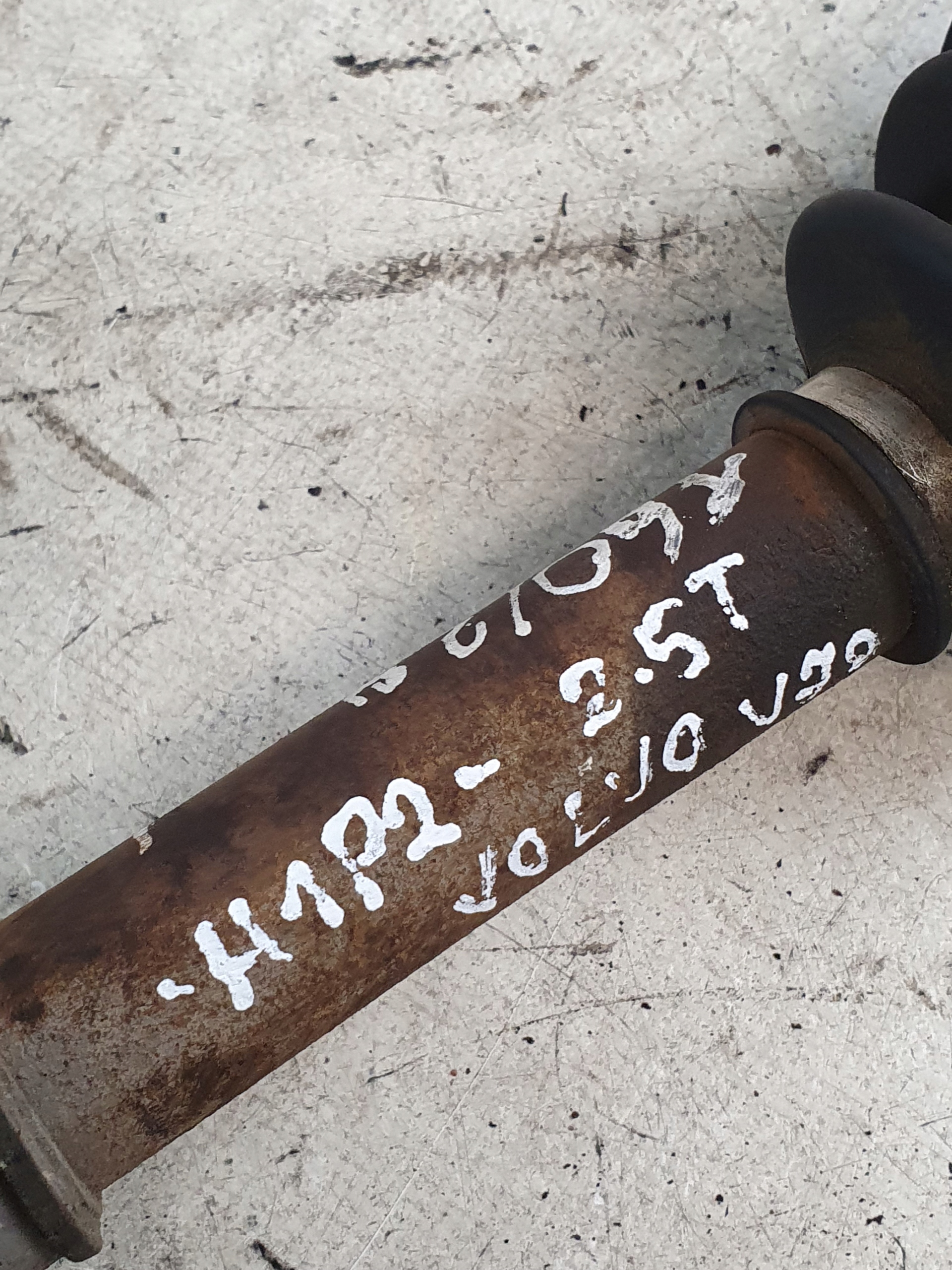 semi-axis left VOLVO V70 II 2.5T 03r.