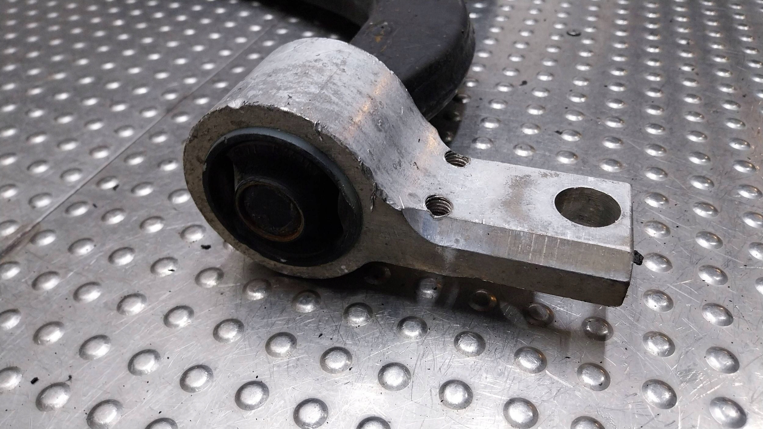 arm left front 2S61-3051-DA FORD FIESTA FUSION MK6