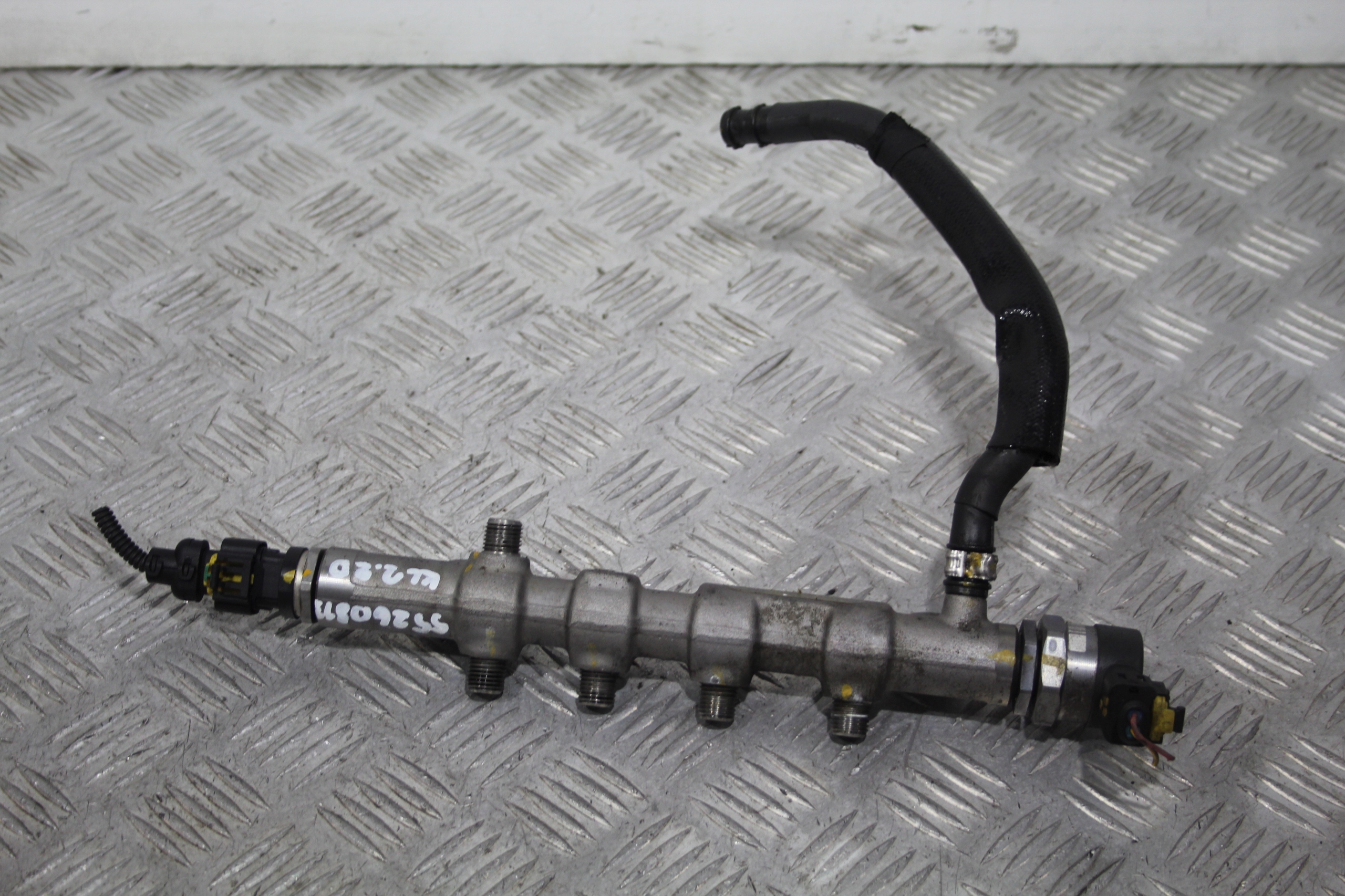 RAMPE INJECTION JEEP CHEROKEE KL 55260843