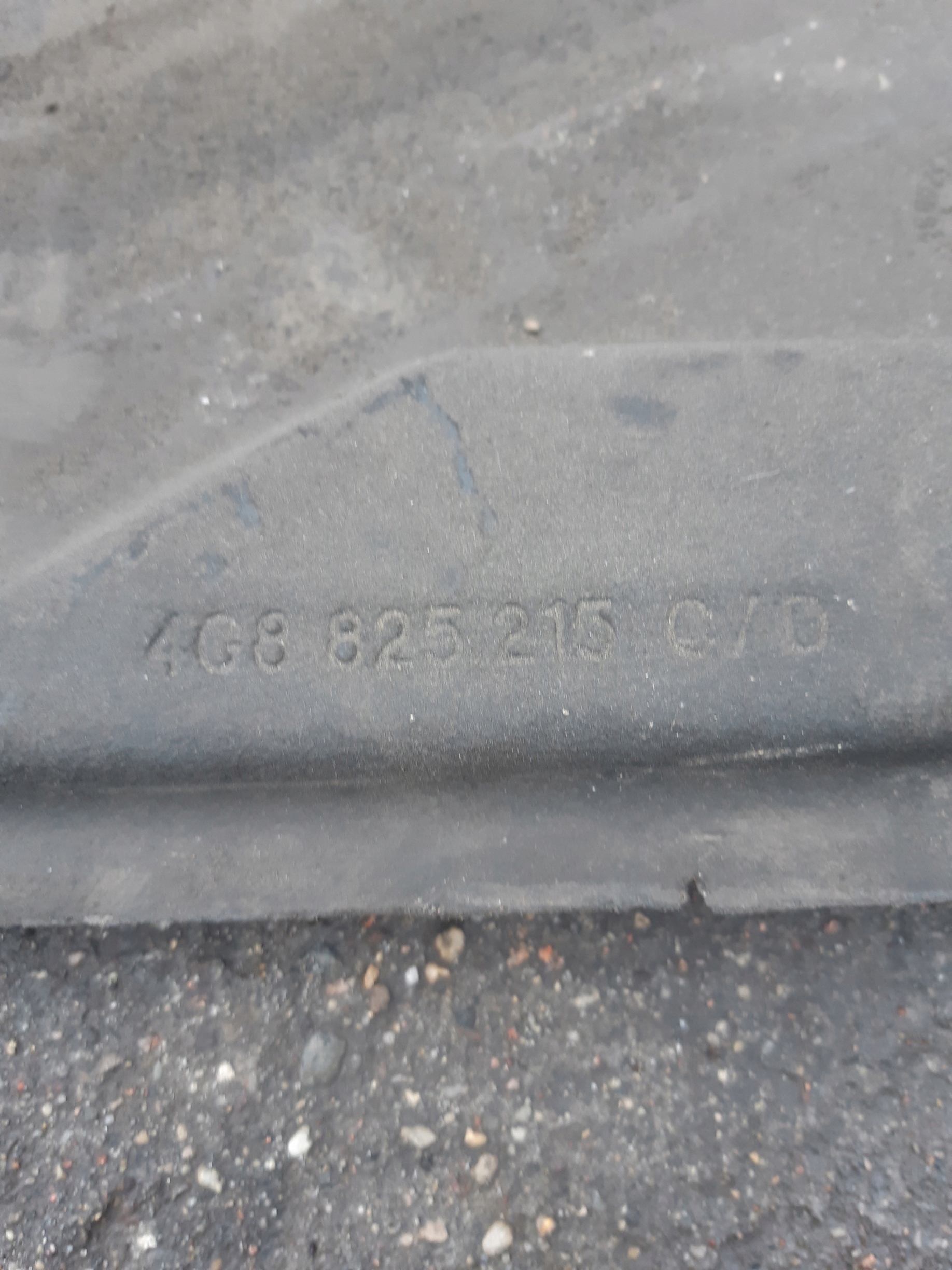 AUDI A7 4G Blende Abdeckung abdeckung des Bodens Unterfahrschutz links 4G0825207E