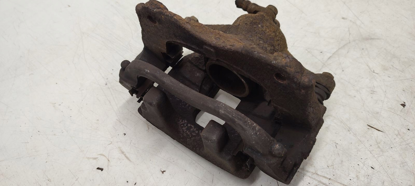 caliper front front left Toyota Avensis T27 2,2 D4D