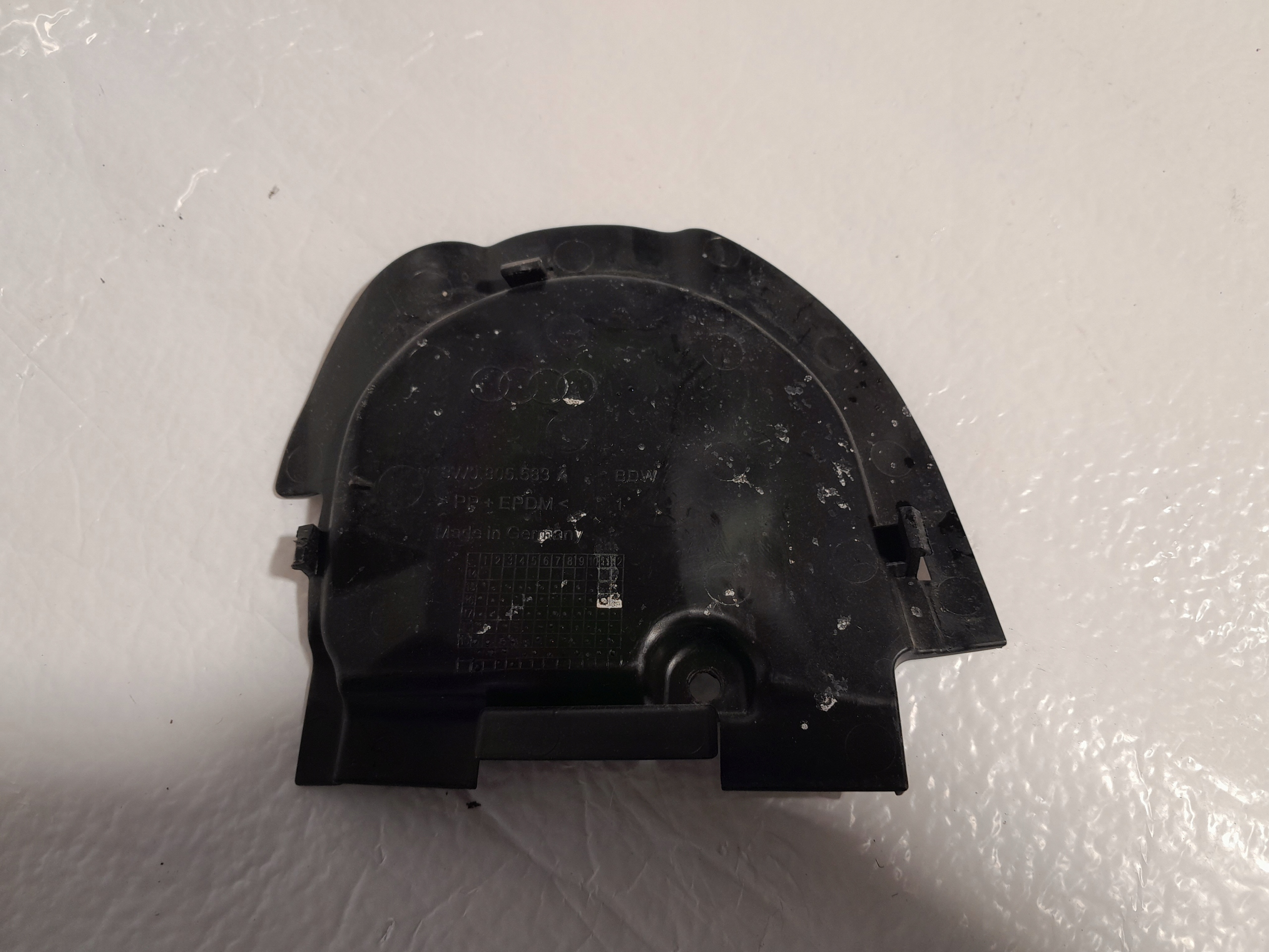 Audi A4 B9 РЕСТАЙЛИНГ защита заглушка Подкрылки 8W0805583A