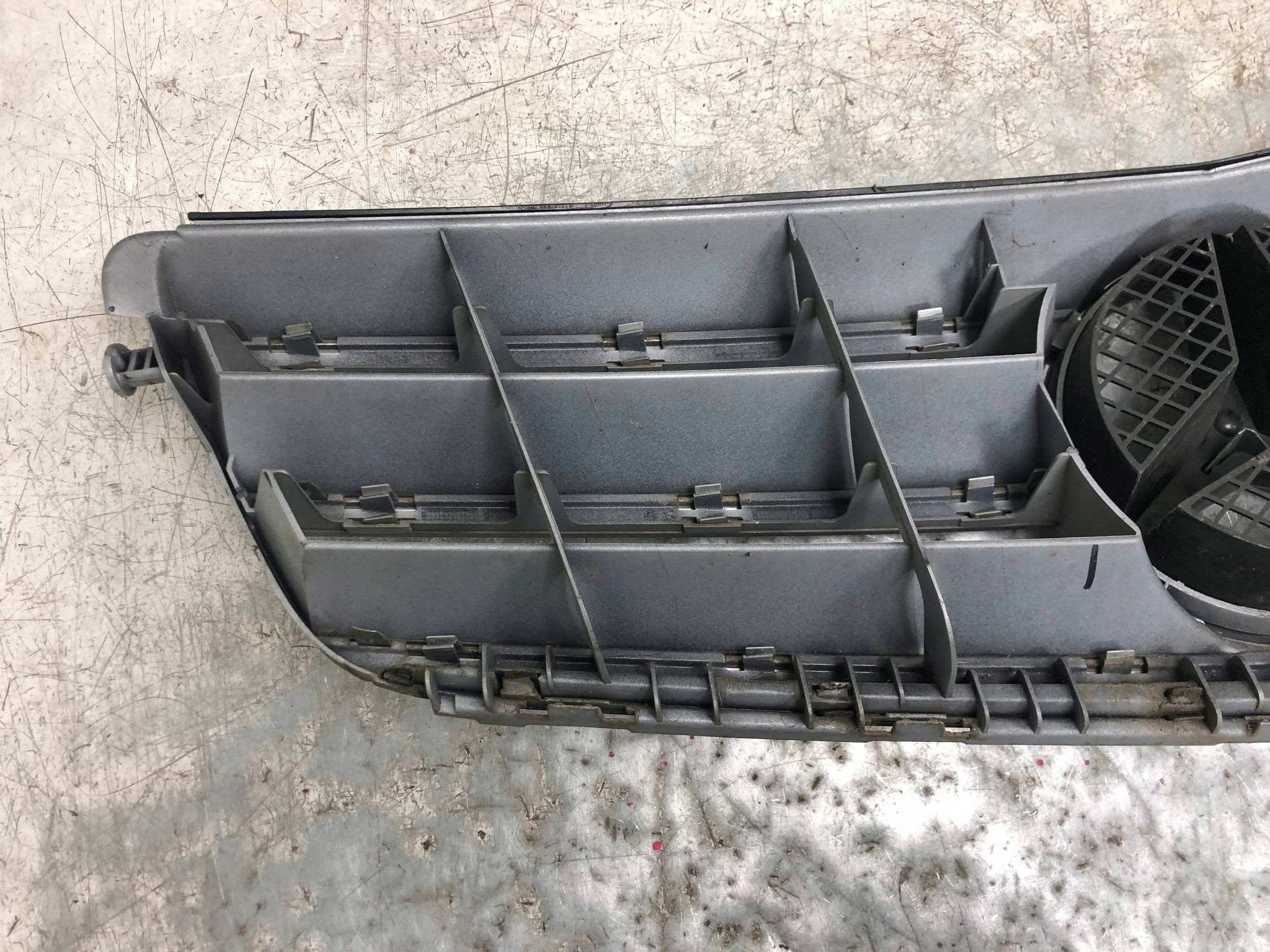 Mercedes-Benz C-Klasse W204 Kühlergrill FRONTGRILL Kühlergitter A2048800023 - Thumbnail 7