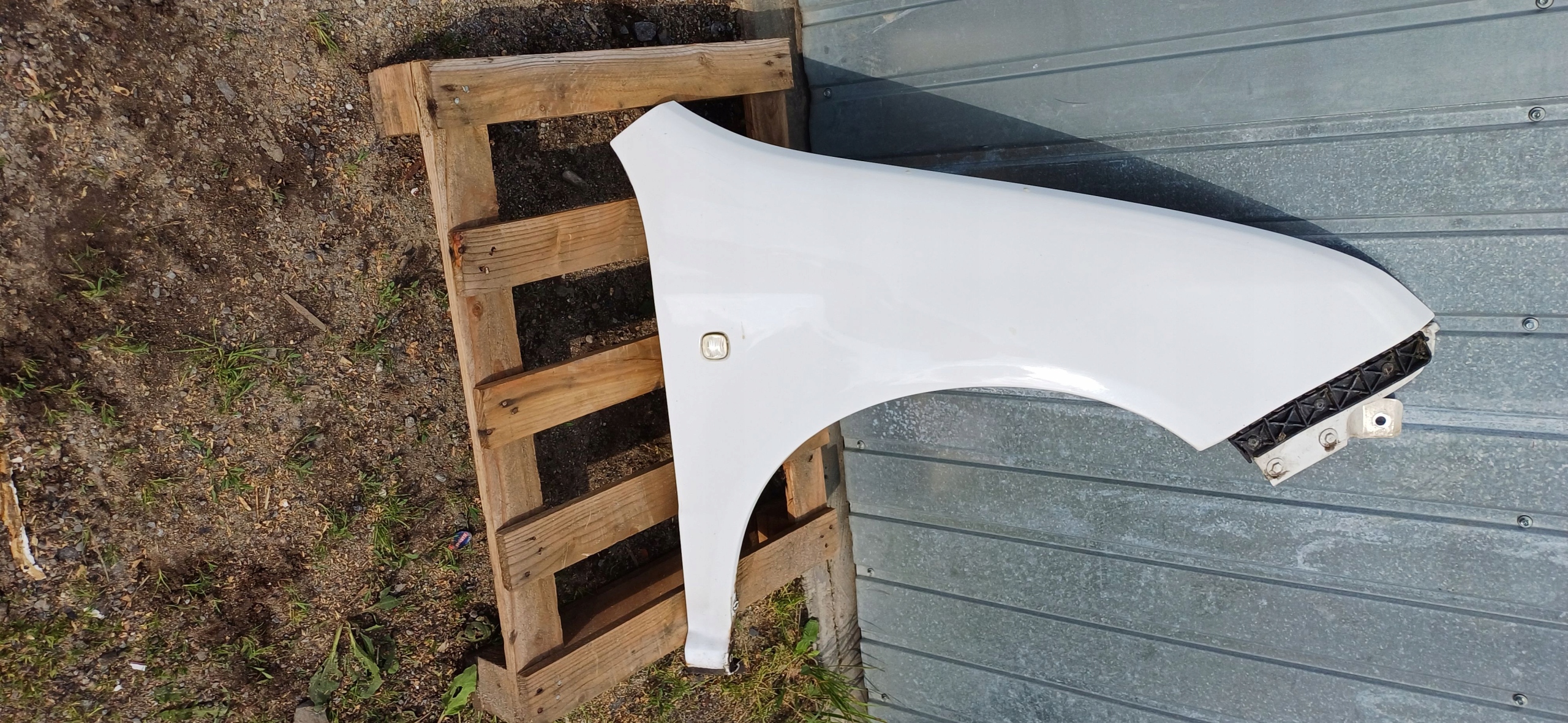 SKODA FABIA and fender right front