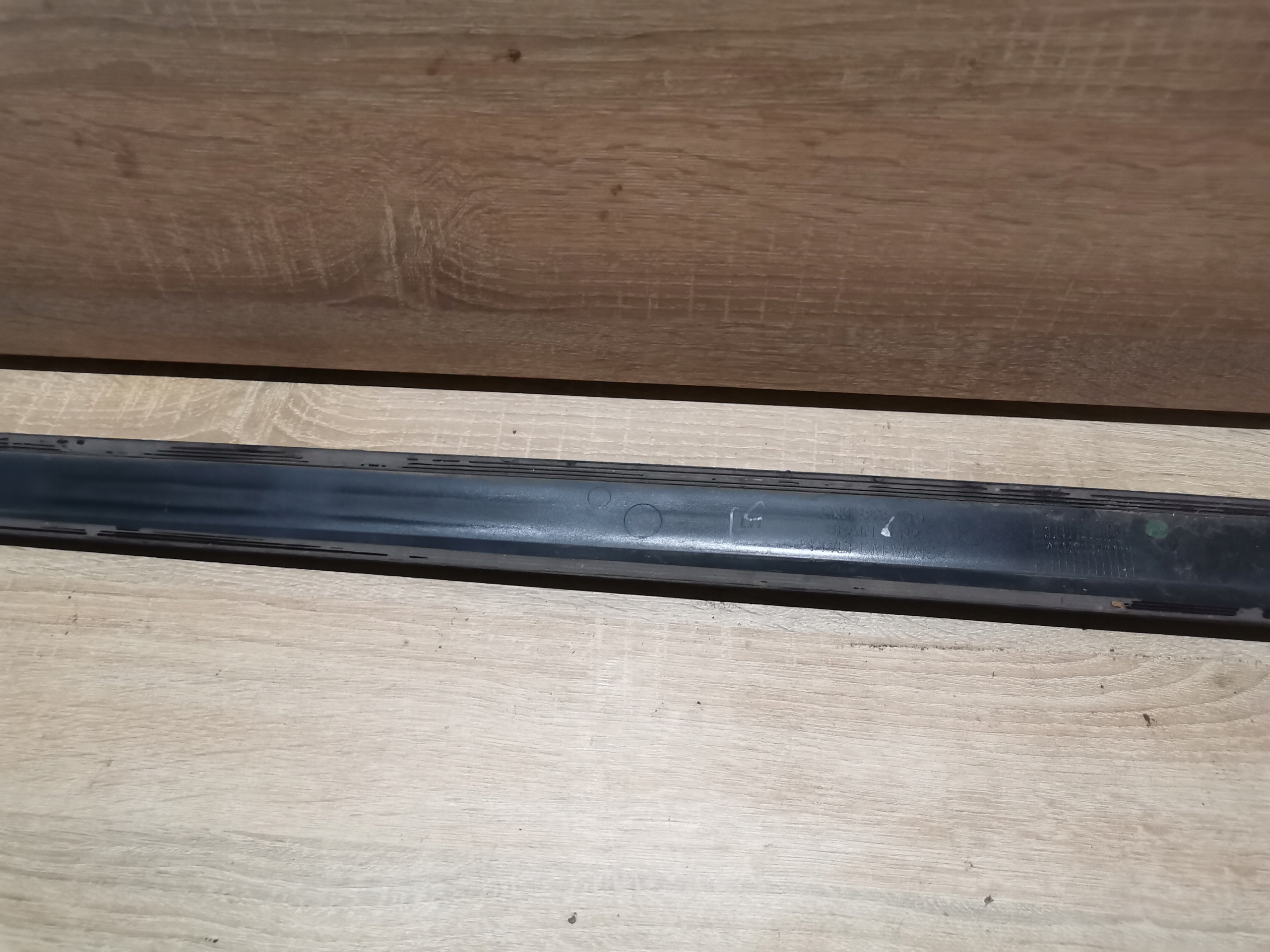moulding door left front VW TIGUAN and 5N0853515
