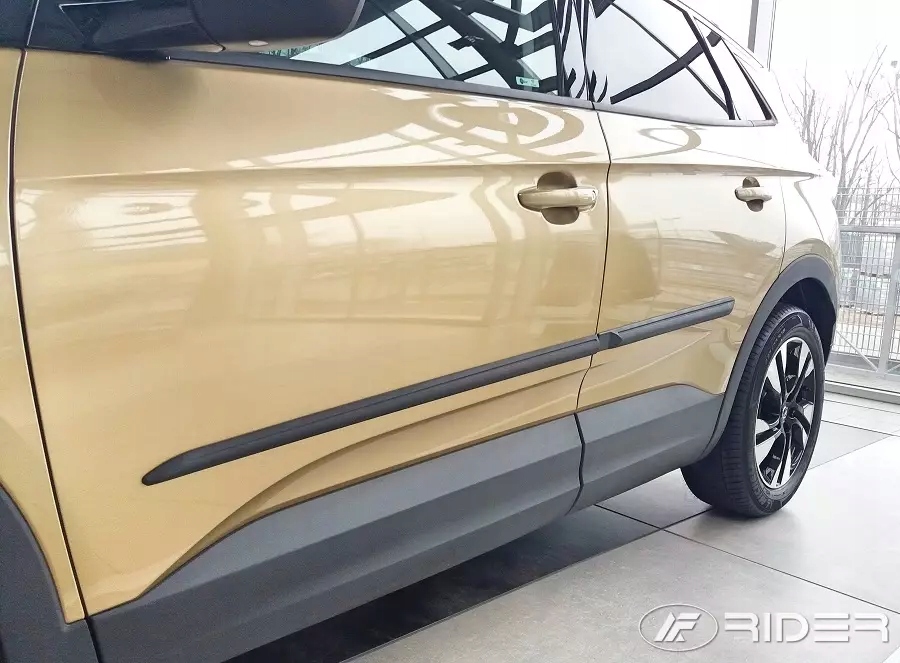 Opel Grandland X listwy boczne Kolor czarny