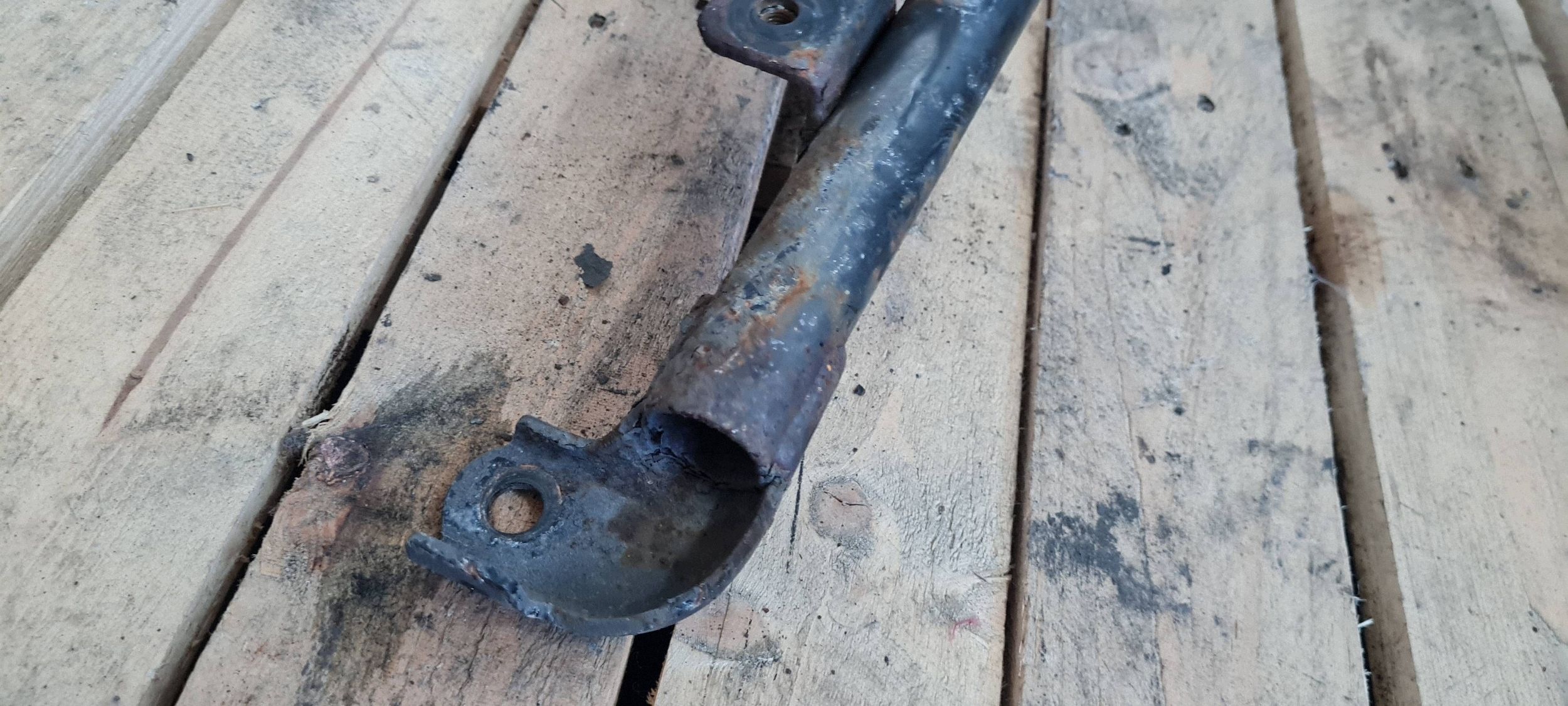 A5 8T LIFT bracket holder holder tanks ADBLUE 8K0131979C A4 B8