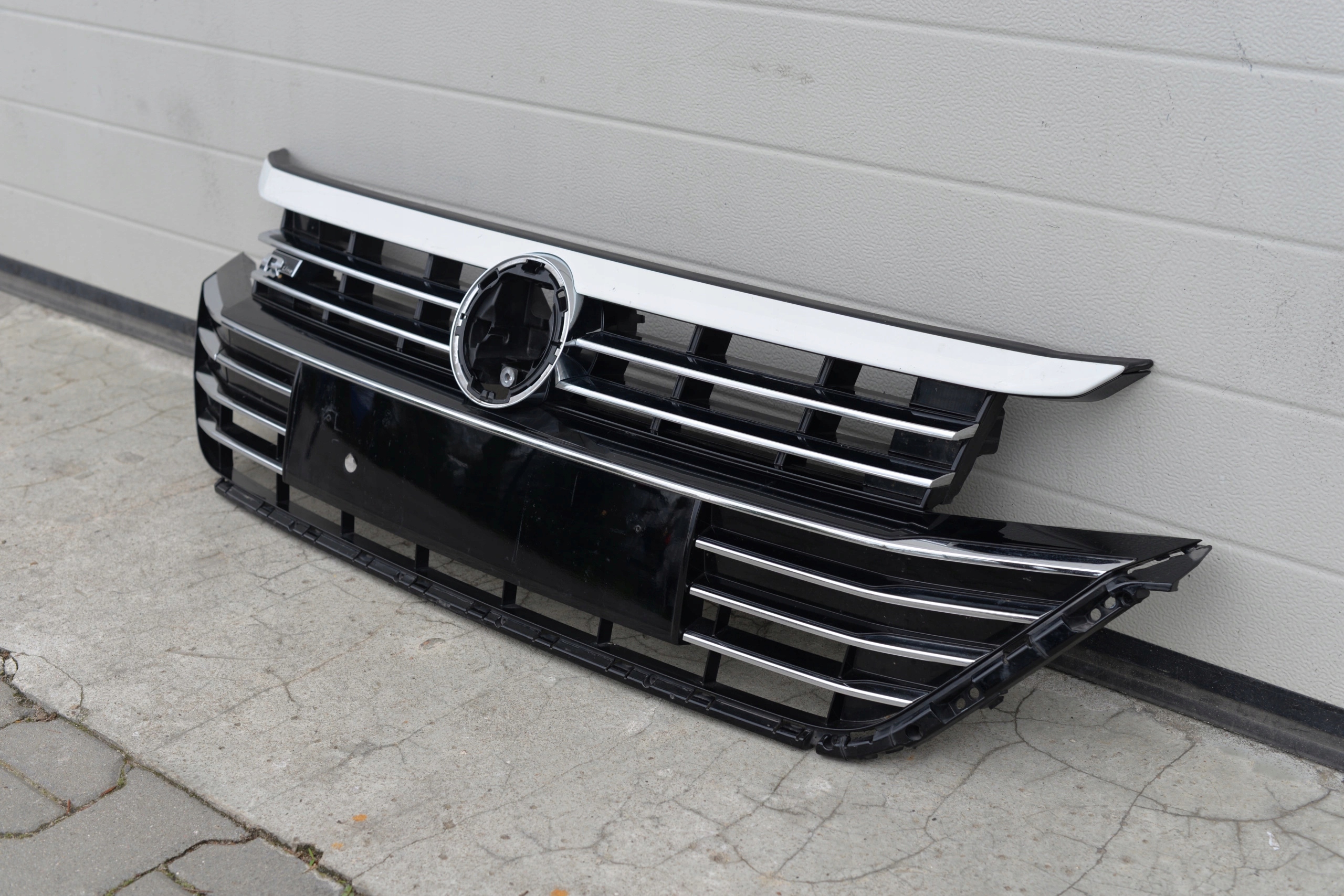 GRILL ATRAPA CHŁODNICY VW ARTEON R-LINE 3G8853655A Typ samochodu Samochody osobowe