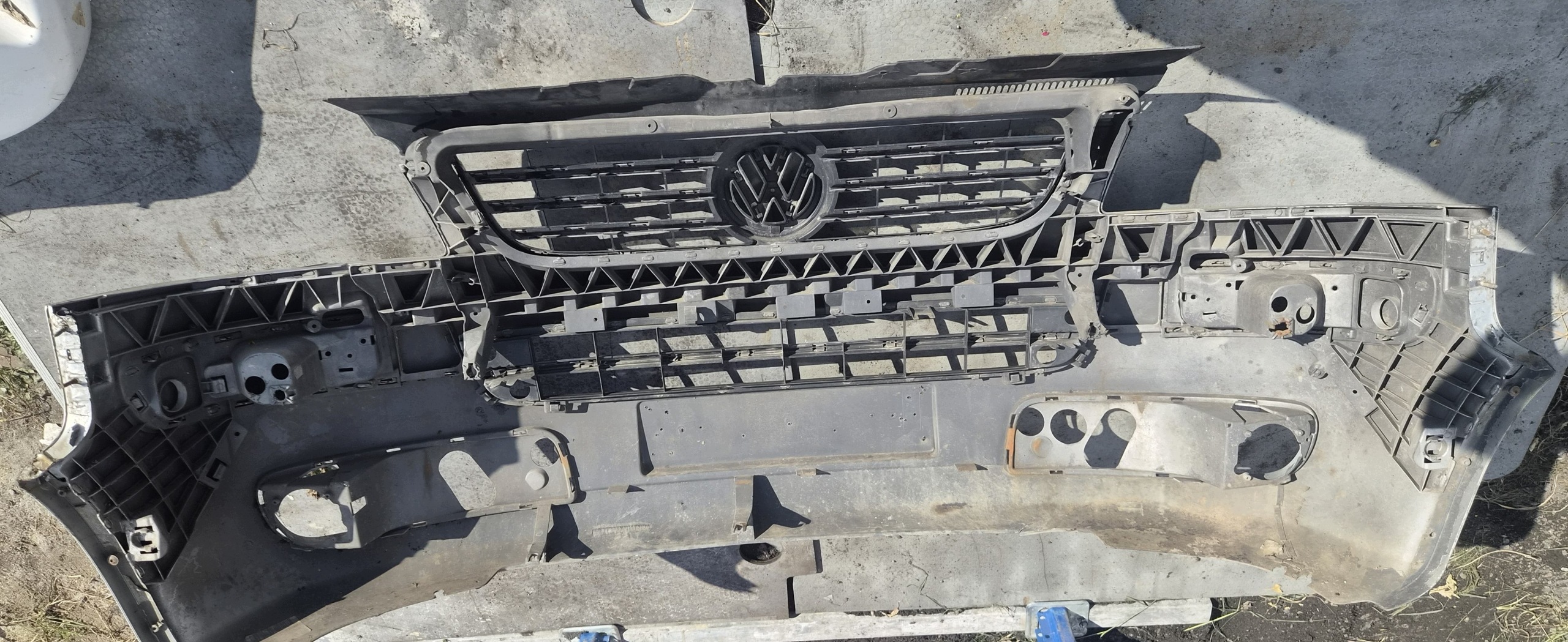 VW T5 Frontstoßstange vorne Caravelle Multivan srebrny grau