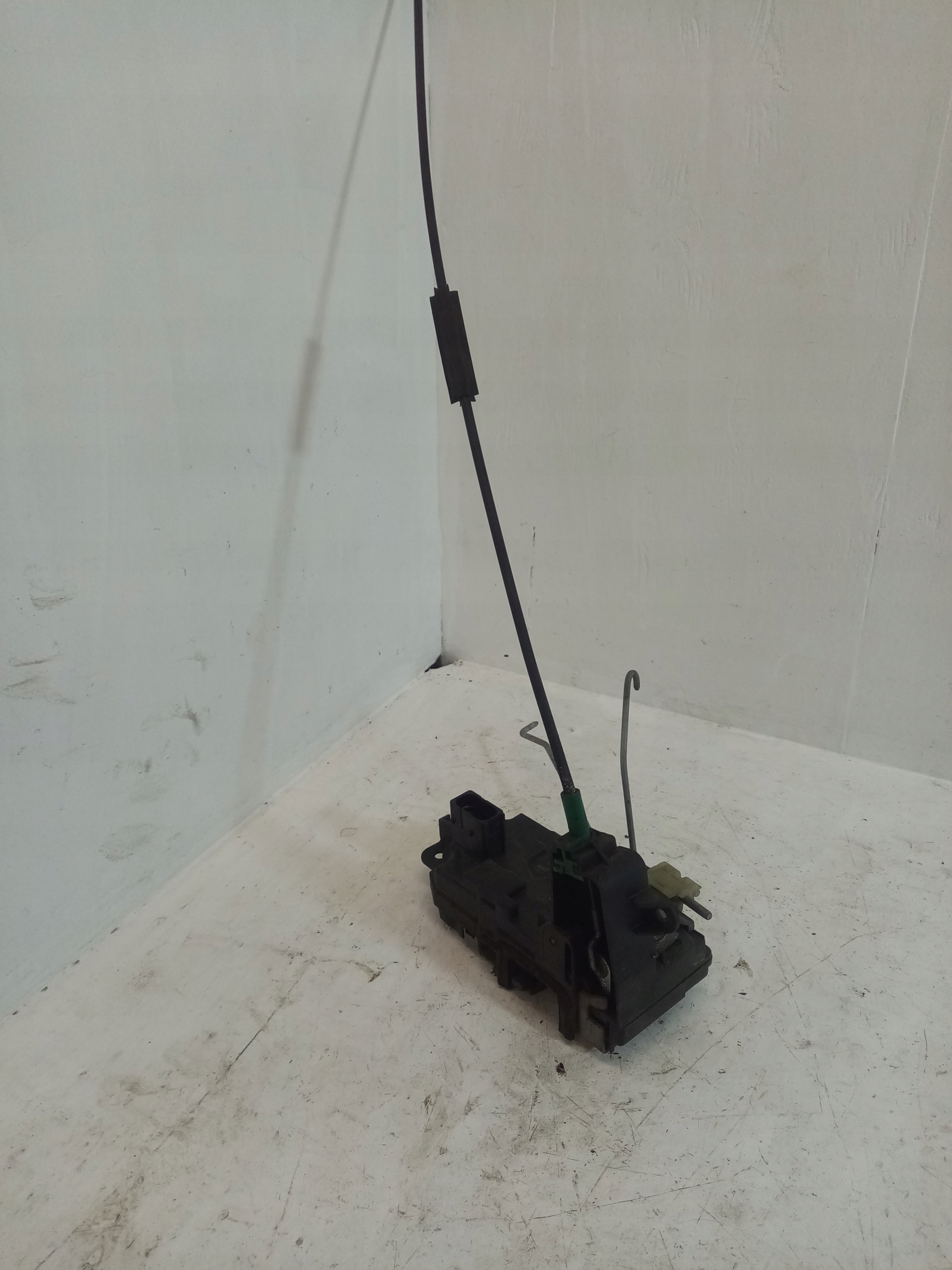 lock door CENTRALNY left front OPEL ASTRA H 13210748