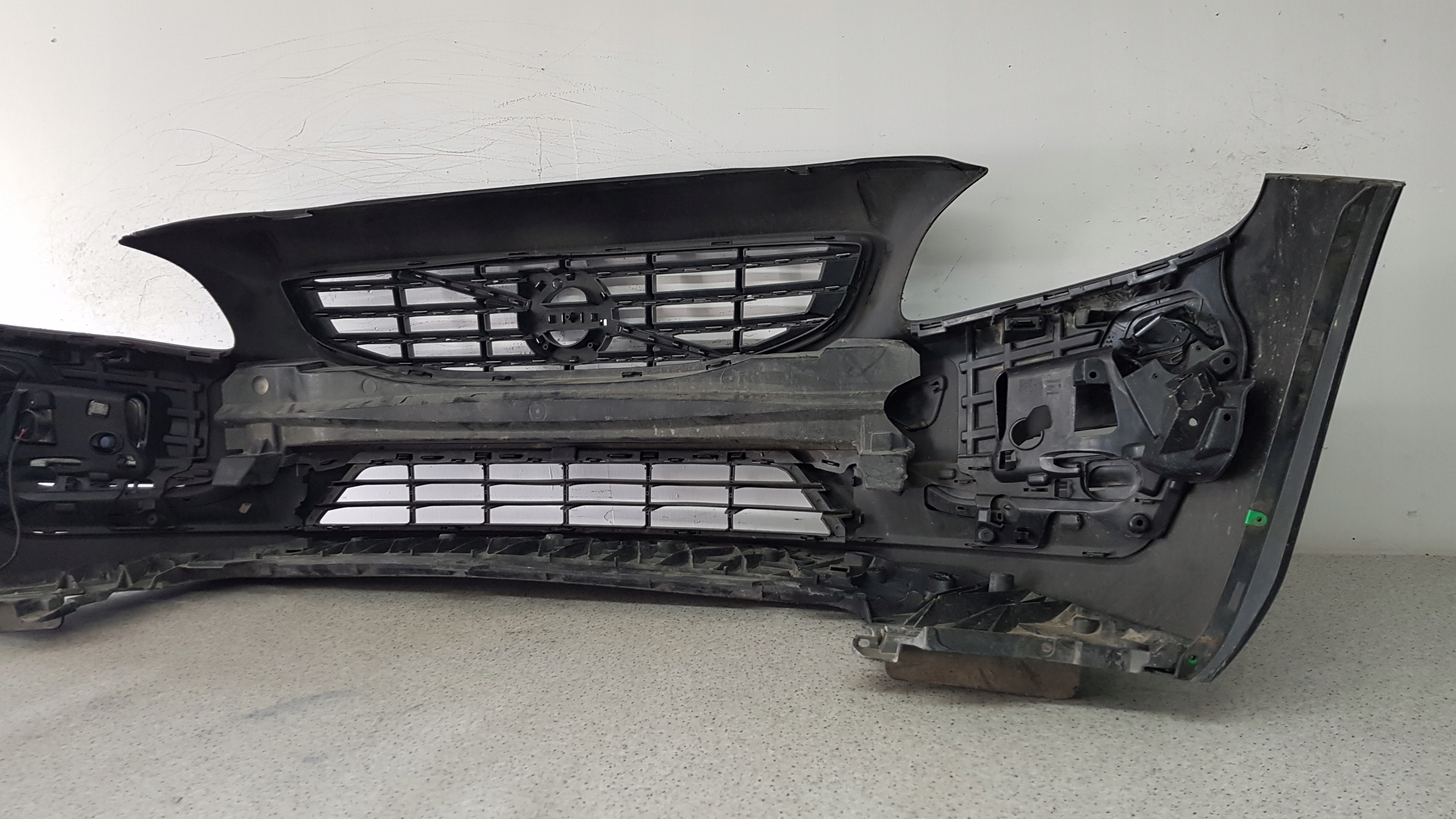 VOLVO S60 V60 2014 - nárazník předek 7217