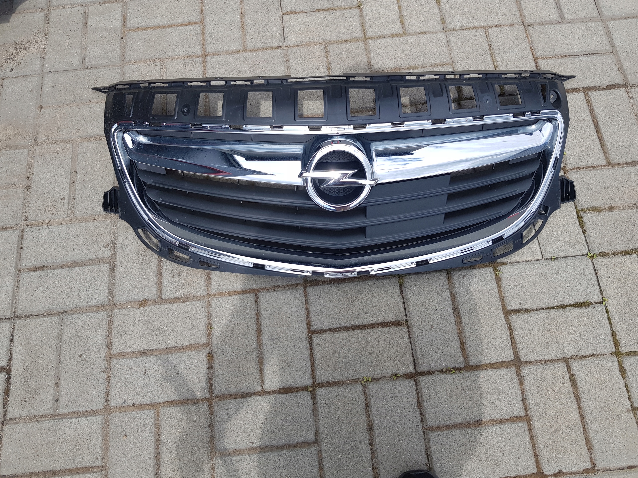 ATRAPA GRILL GRIL CHŁODNICY ZDERZAKA PRZÓD PRZEDNIEGO OPEL INSIGNIA I 1 FL