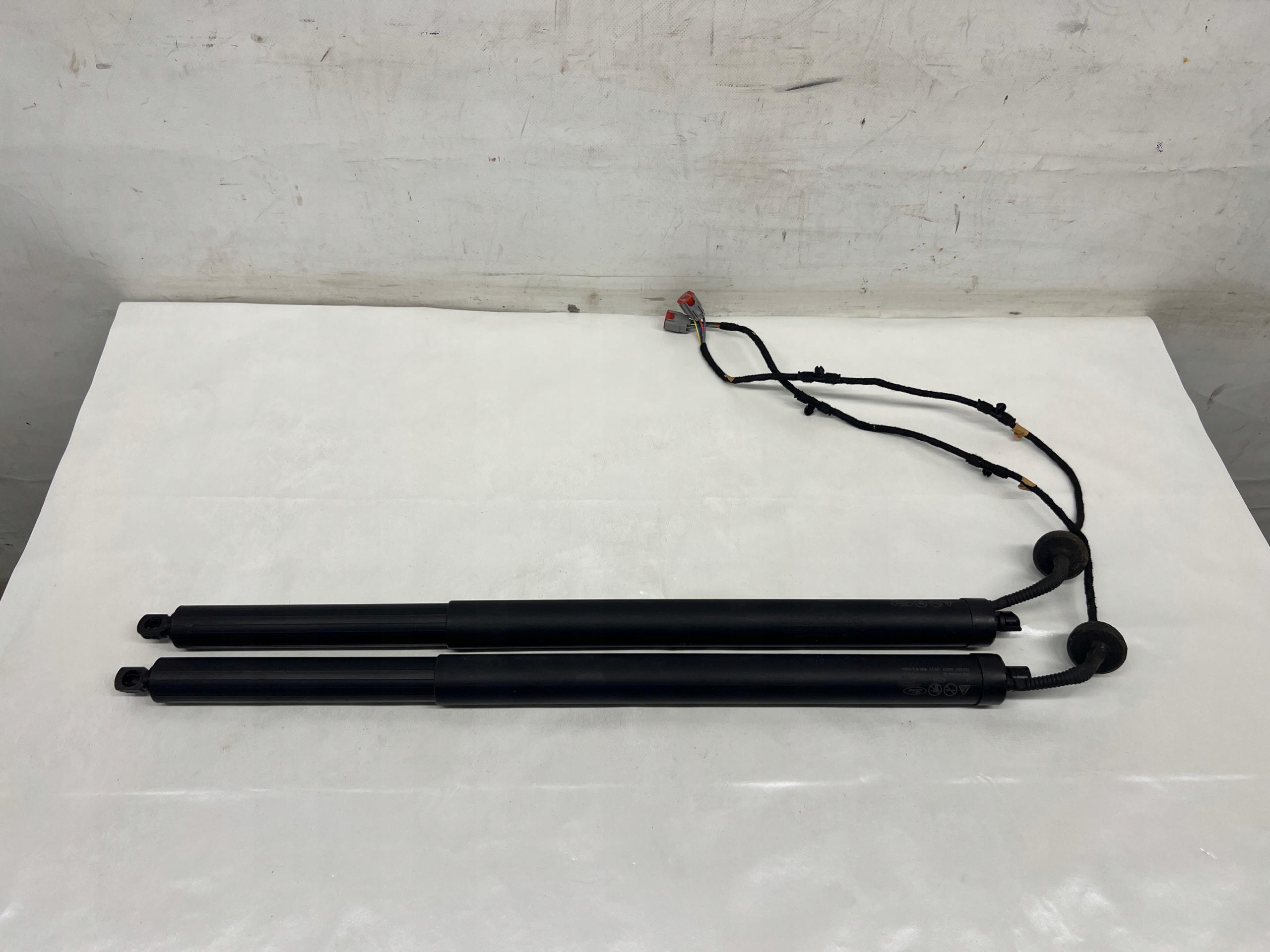 Ford Kuga MK3 telescope teleskopy bonnet boot left right KOMPLET