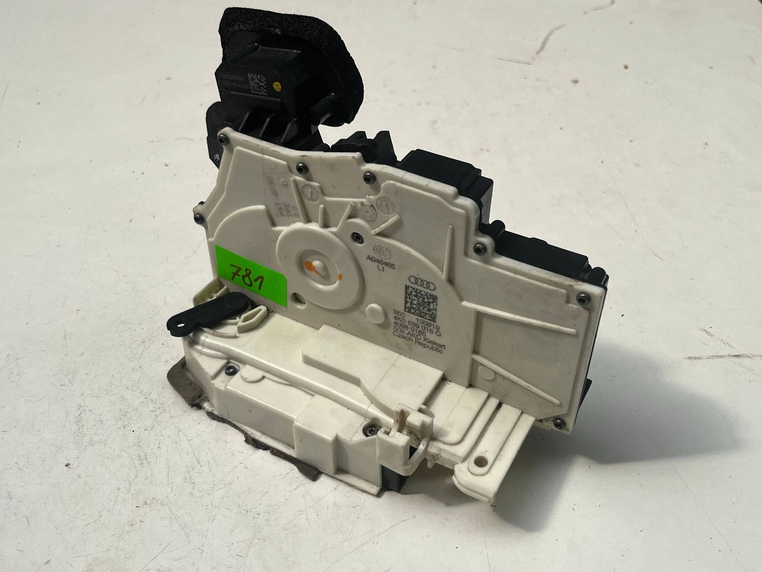 AUDI A6 C8 lock door right rear part 4K0839016Q @M