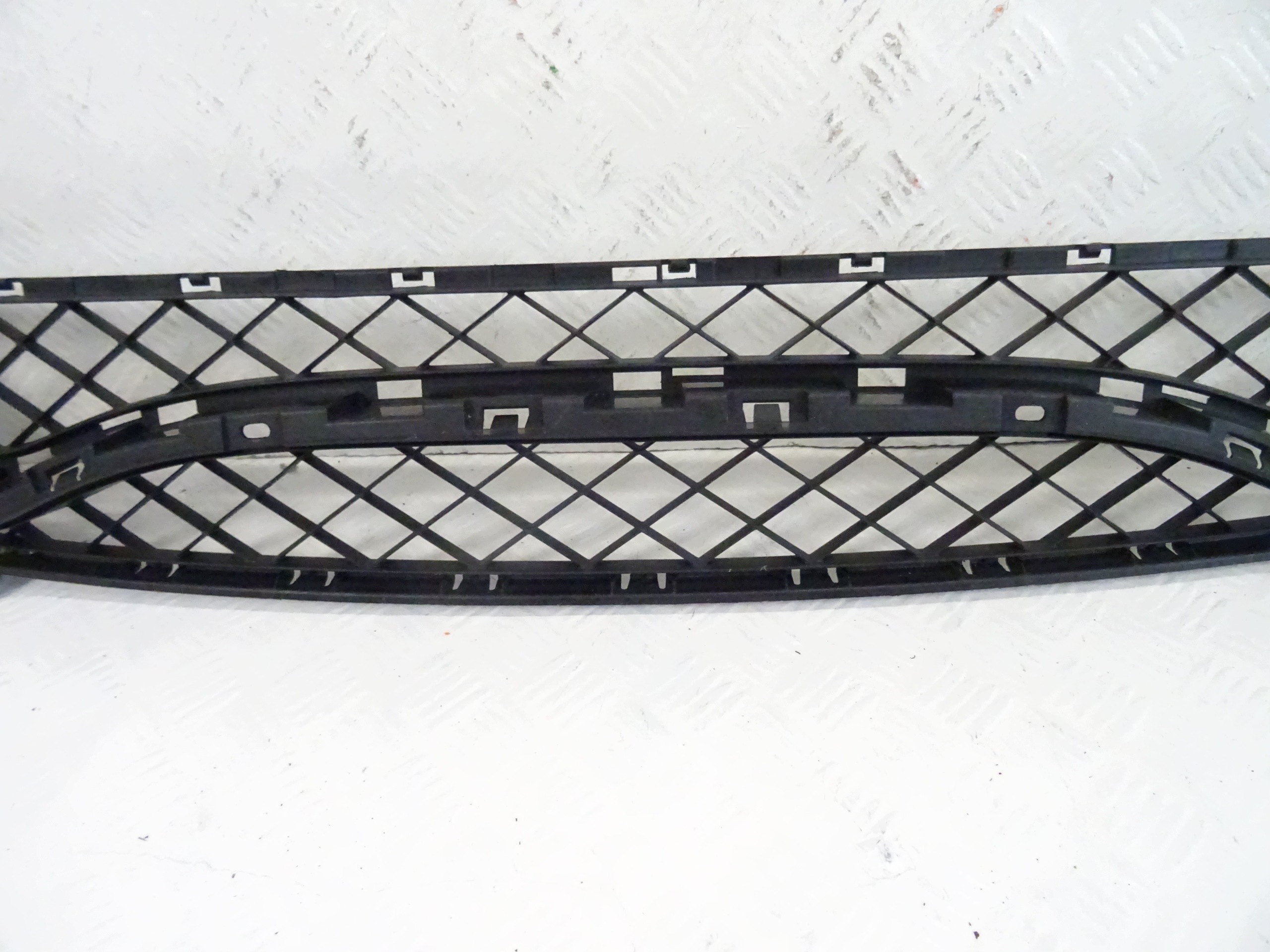 grid of a bumper front central RENAULT CLIO III RS 8200899585