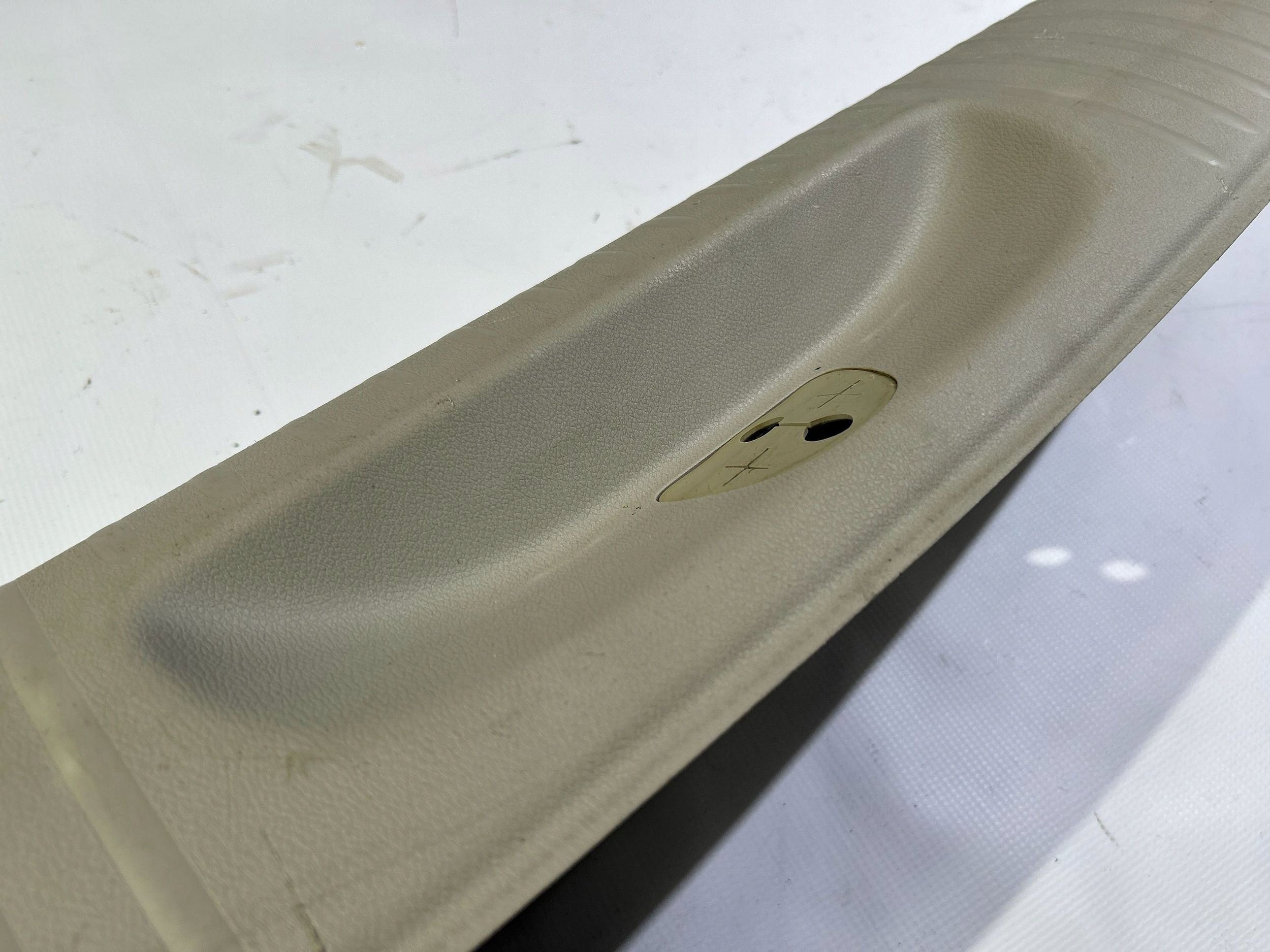 cover of the threshold supports boot covering side Chrysler Pacifica 2017