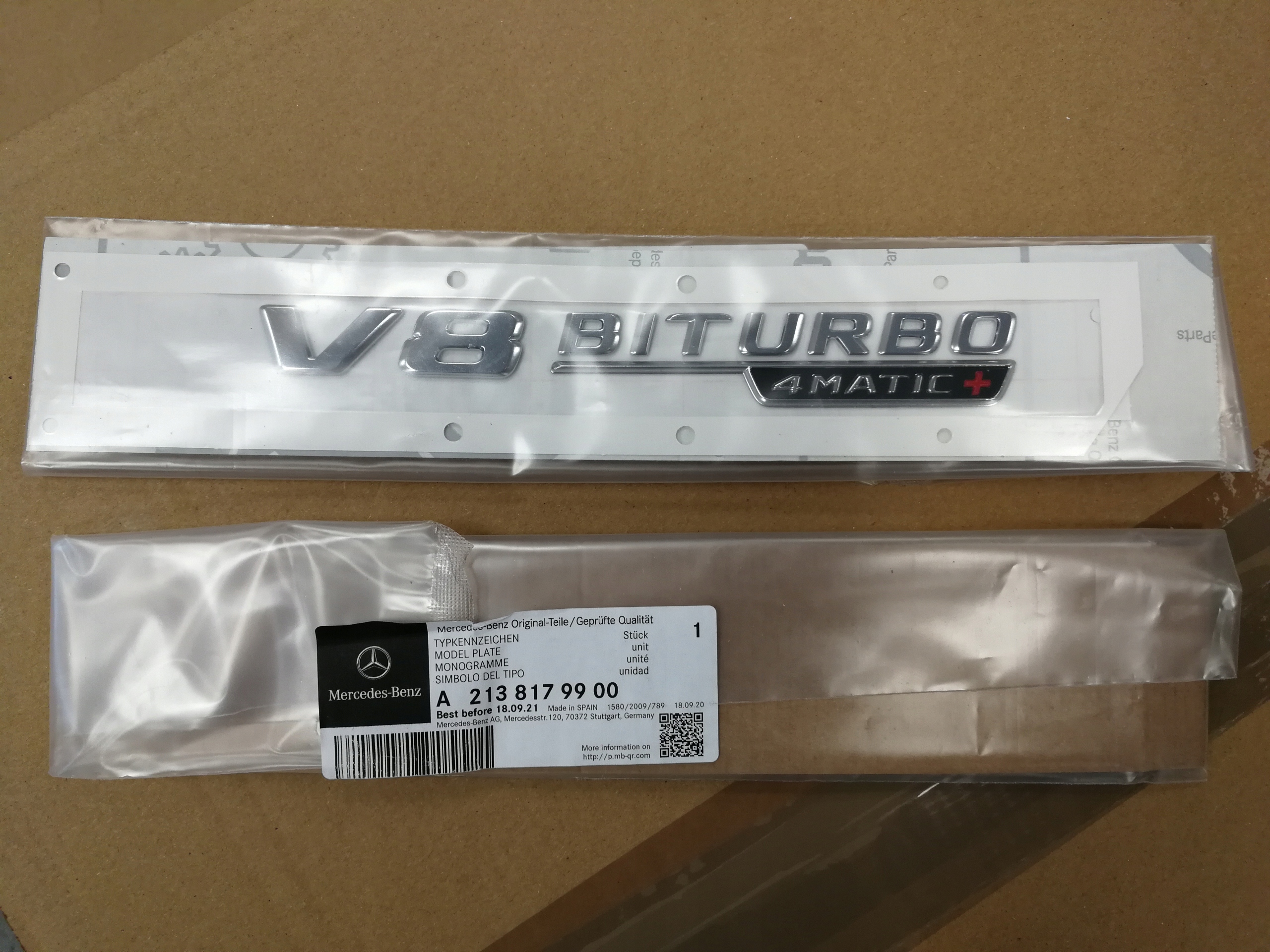 Emblematy znaczki chrom MERCEDES AMG BiTurbo 4MATIC+ A2138179900 Marka Mercedes-Benz