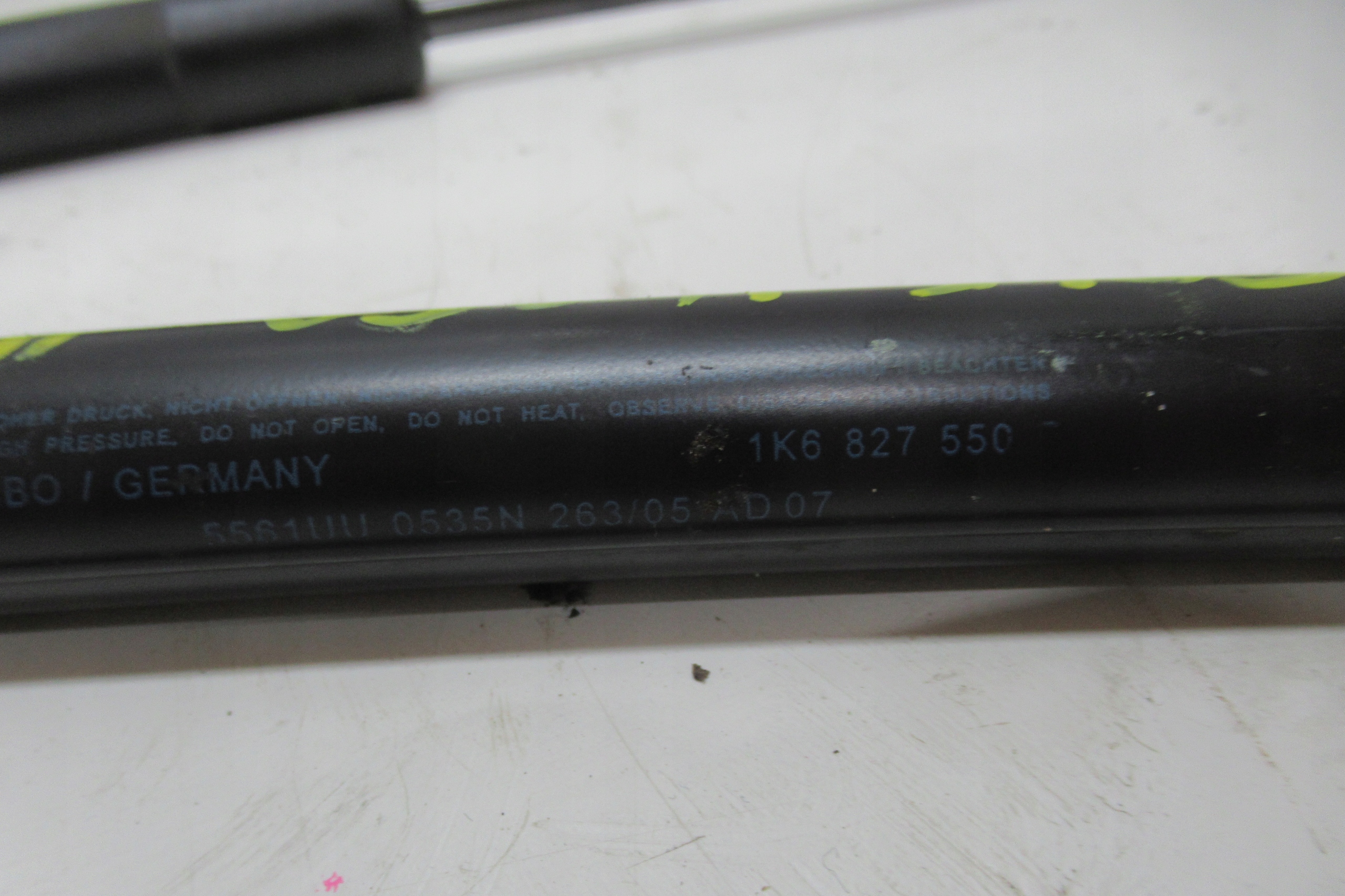 VW GOLF V 05R SILOWNIKI heckklappe Kofferraum KOMPLET