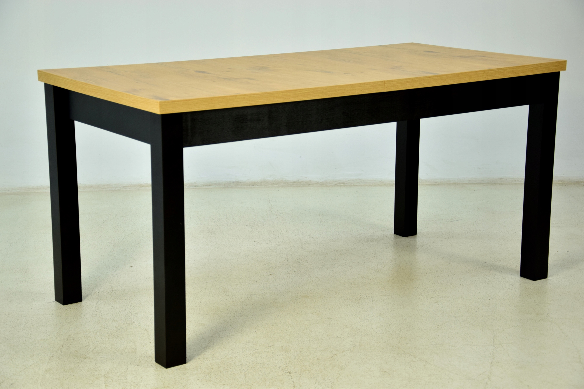 Stół klasyczny 80x140 rozkładany do 180 cm Kształt blatu prostokątny