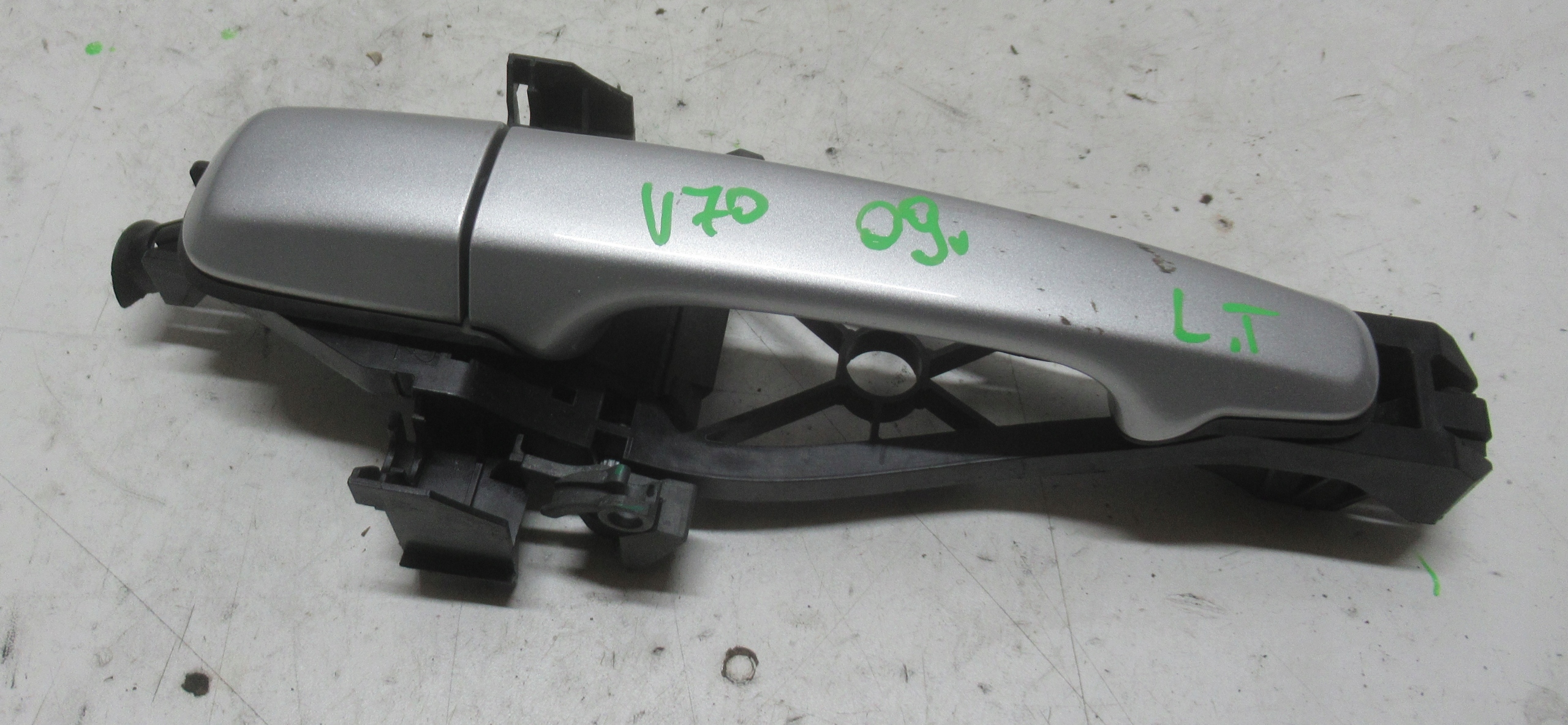 VOLVO V70 2.0 D 09R handle exterior left rear part