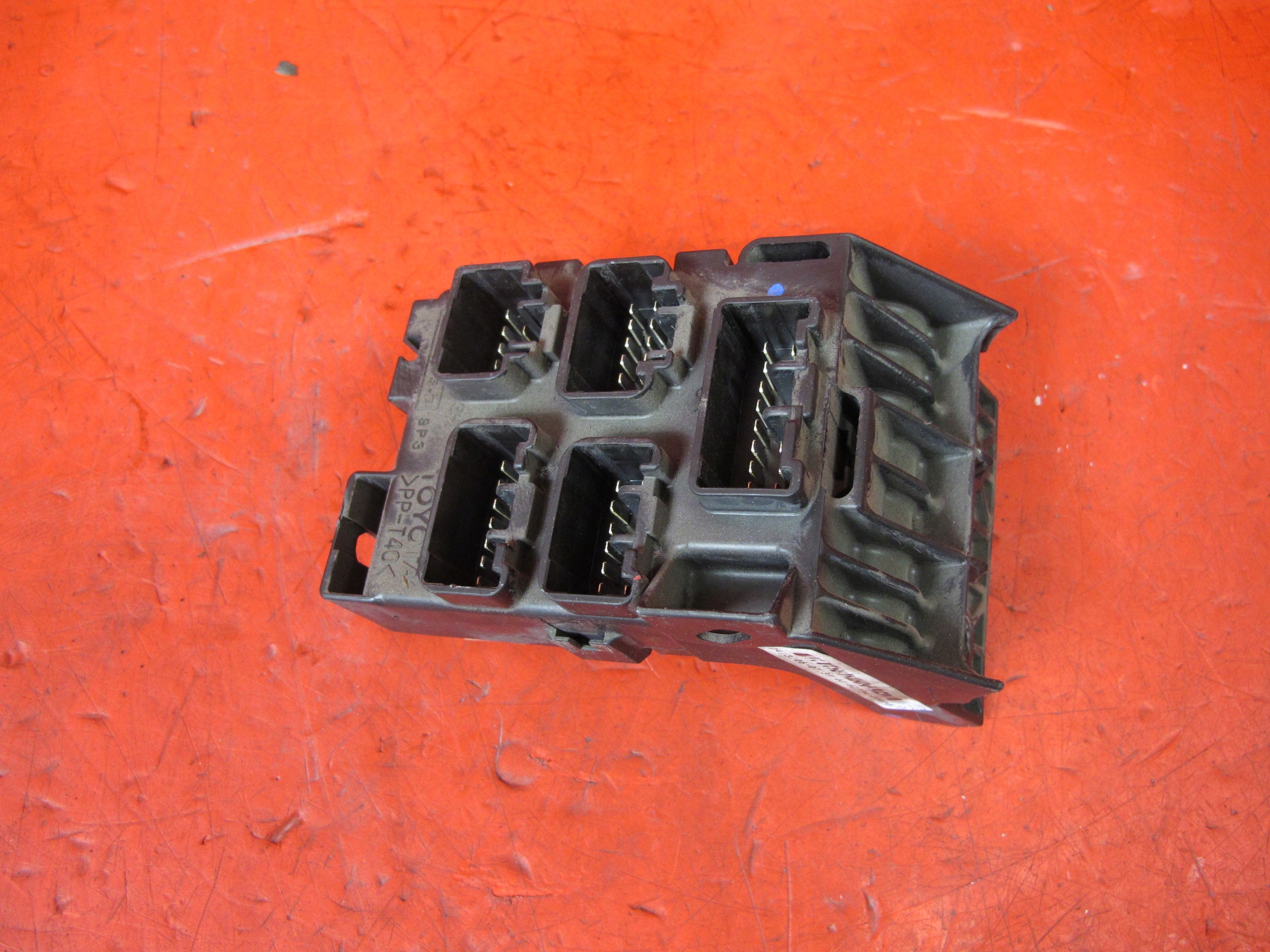 COROLLA VERSO II AVENSIS MODULE FUSIBLES