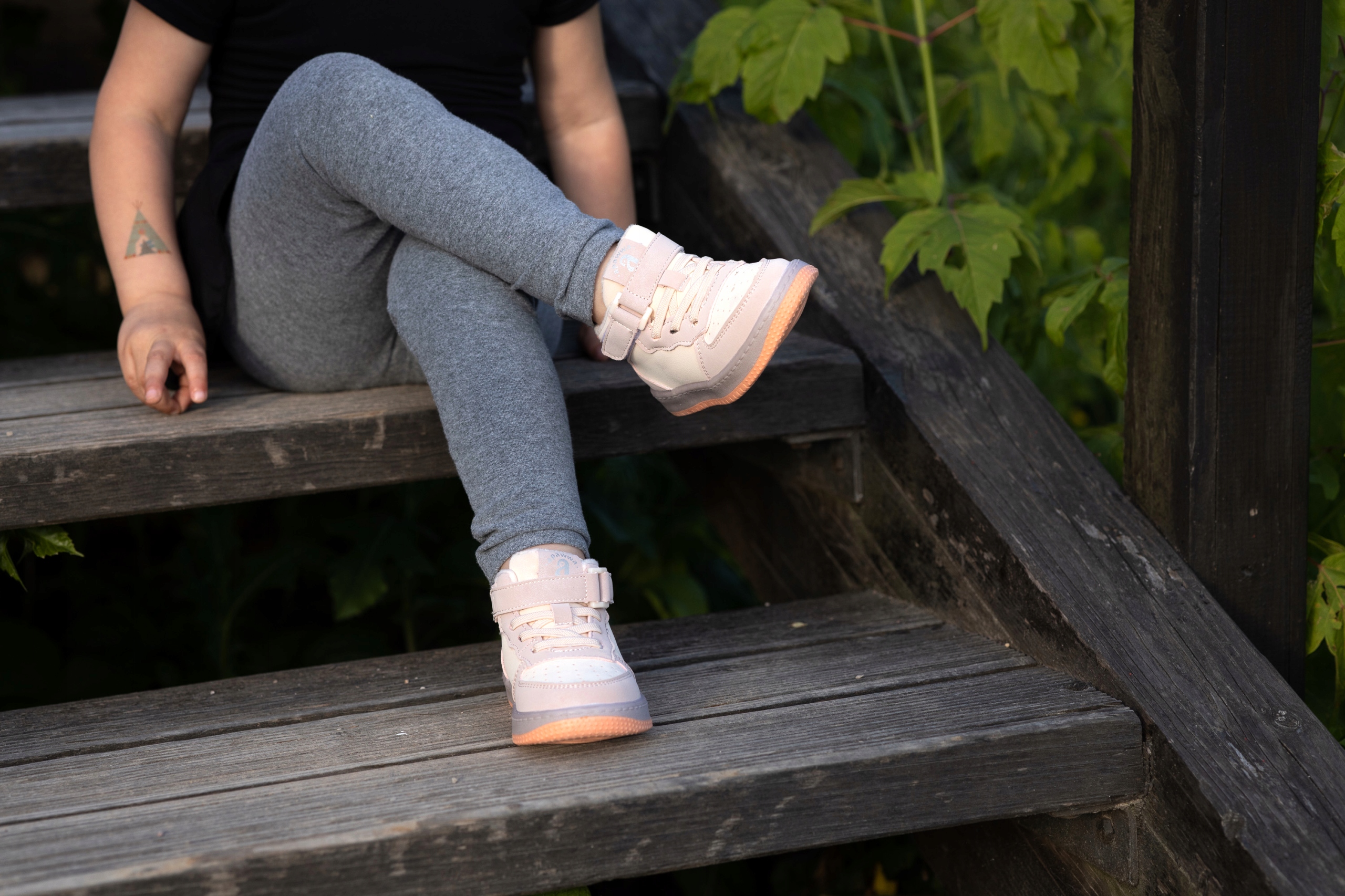 BUTY DZIECIĘCE TRZEWIKI OCIEPLANE SNEAKERSY 23 Marka Apawwa