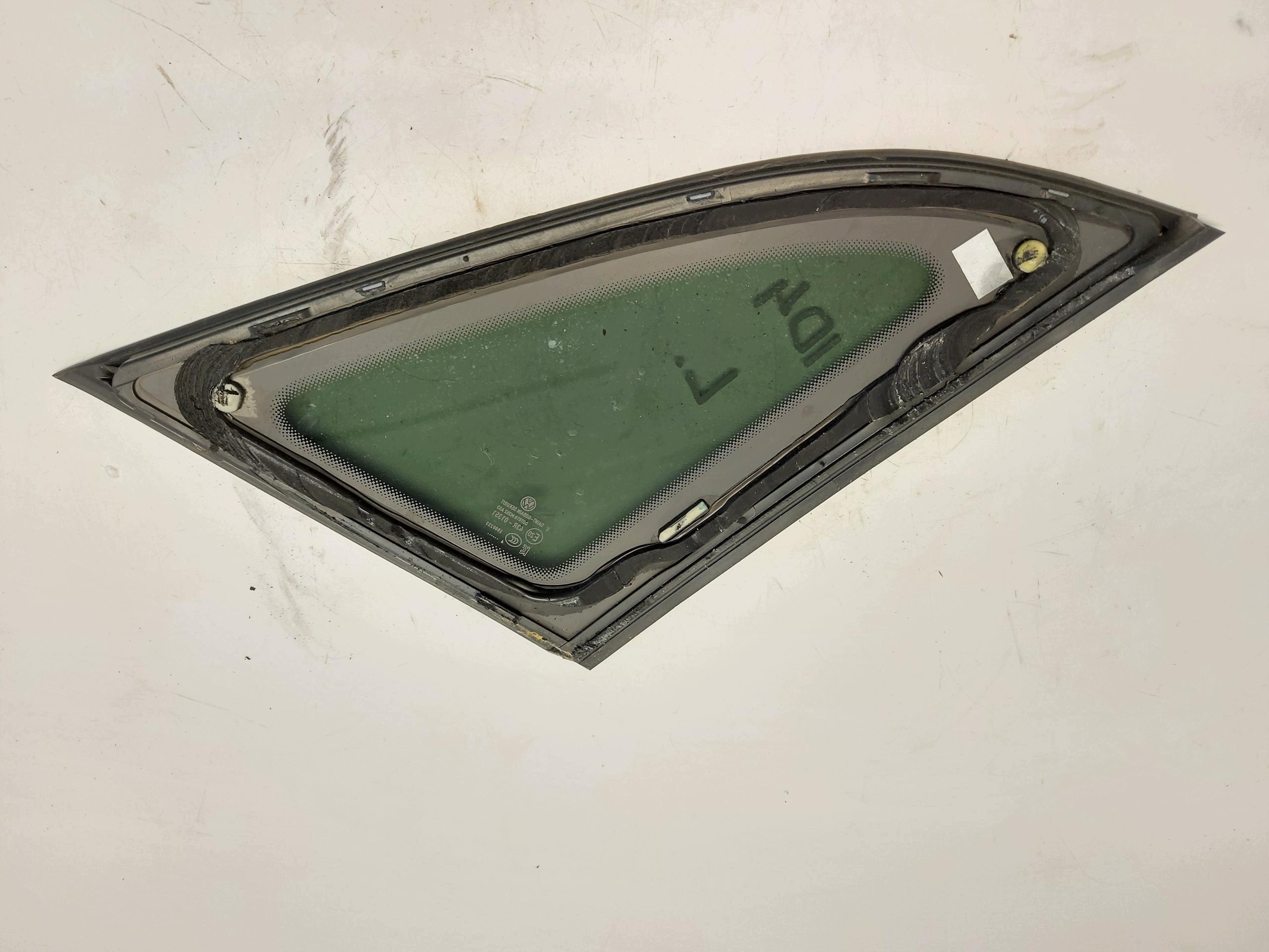 VW ID4 11A , 2024r SUV 5D window rear part left 2024 AS3
