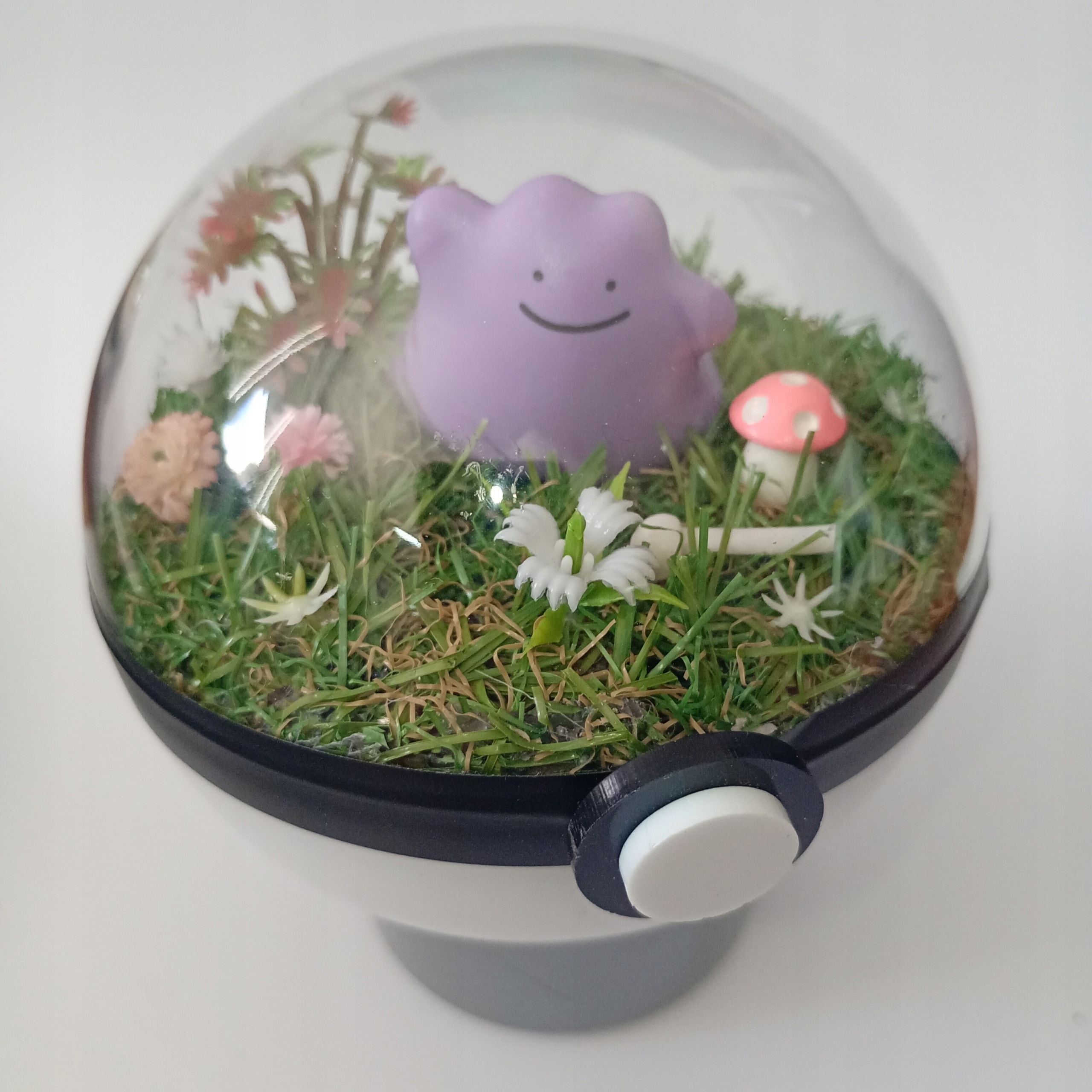 Ditto Pokeballové Terárium Unikátní Diorama Pokémon Ručně Vyrobené 10 CM