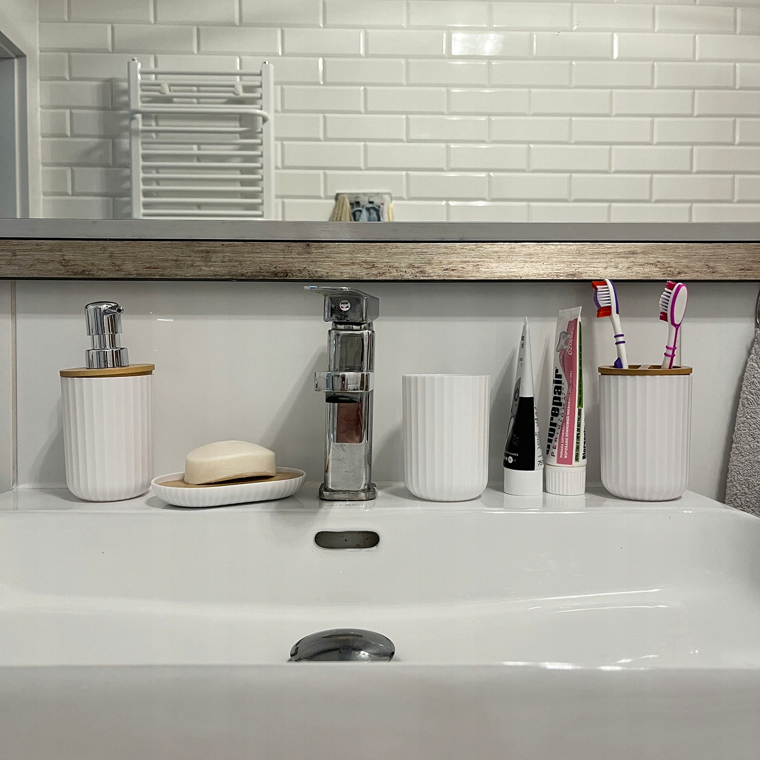 Набір аксесуарів для ванної кімнати з 6 предметів, білий, від Mark Ruhhy