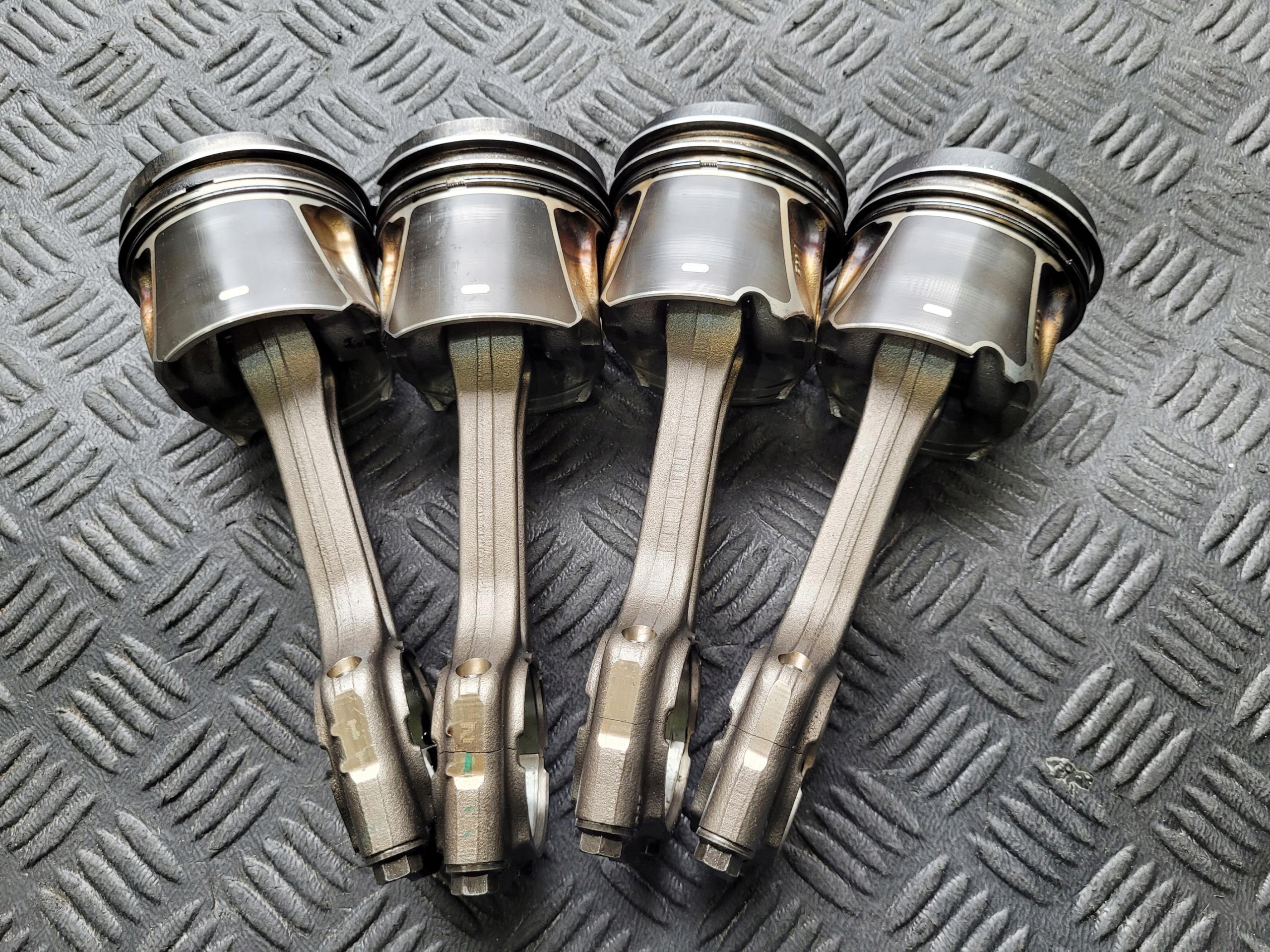 piston + connecting rod ALFA ROMEO GIULIA 2.2 D M-JET 55268532 150KM