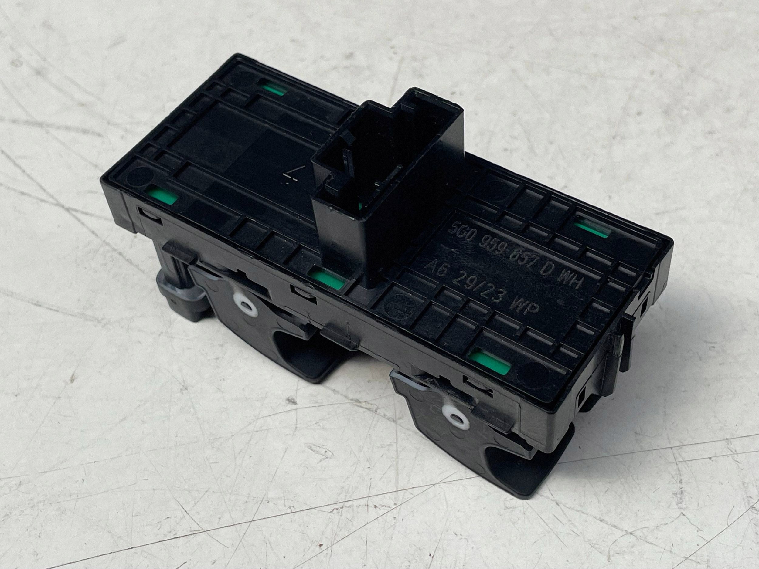 window control switch VOLKSWAGEN PASSAT B8 5G0959857D @M
