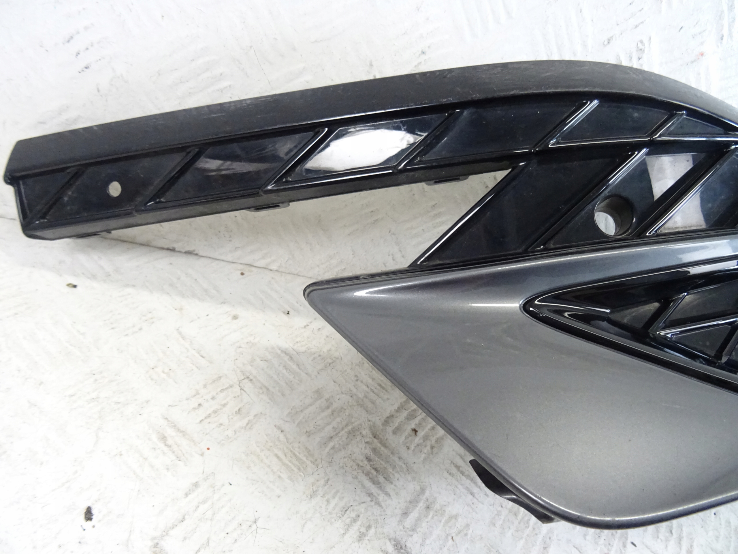 grid of a bumper front front left CUPRA FORMENTOR 5FF853665D