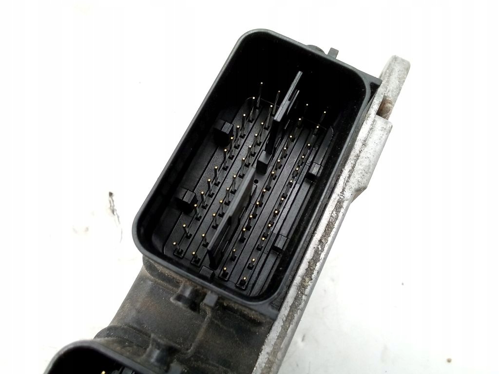 Mitsubishi Outlander II 2 computer control unit of the engine ECU 1860A857