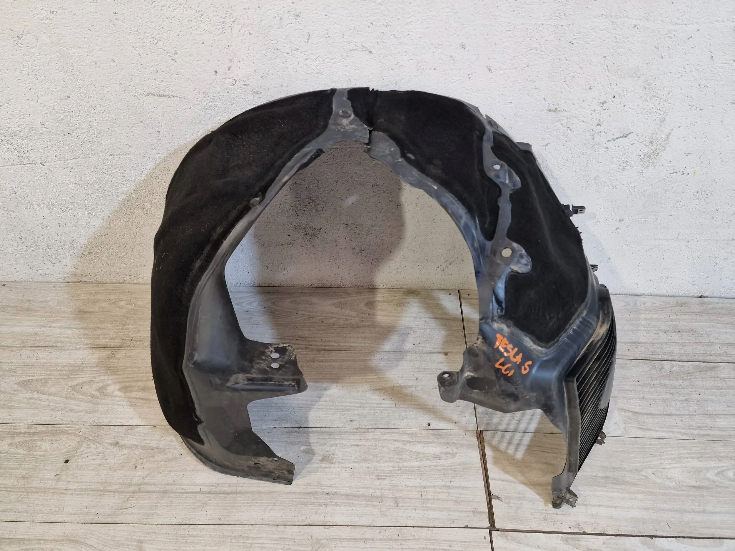 tesla MODEL S РЕСТАЙЛИНГ подкрылки левый перед 1063693-00C