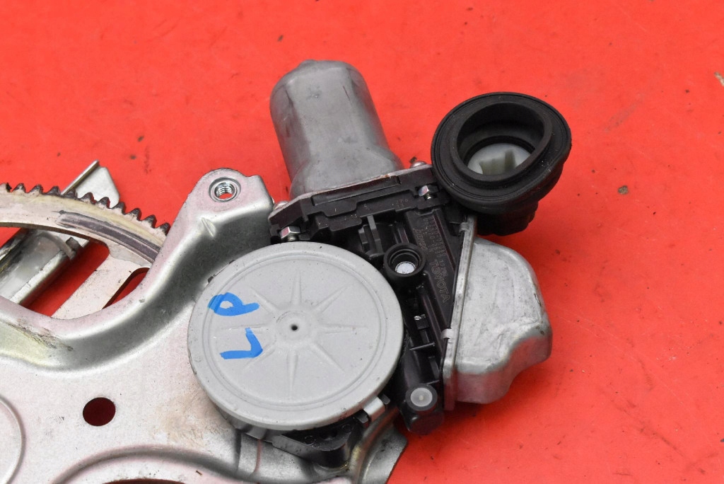 window regulator left front EU 85720-75060 LEXUS CT200H 5D HB 10-14