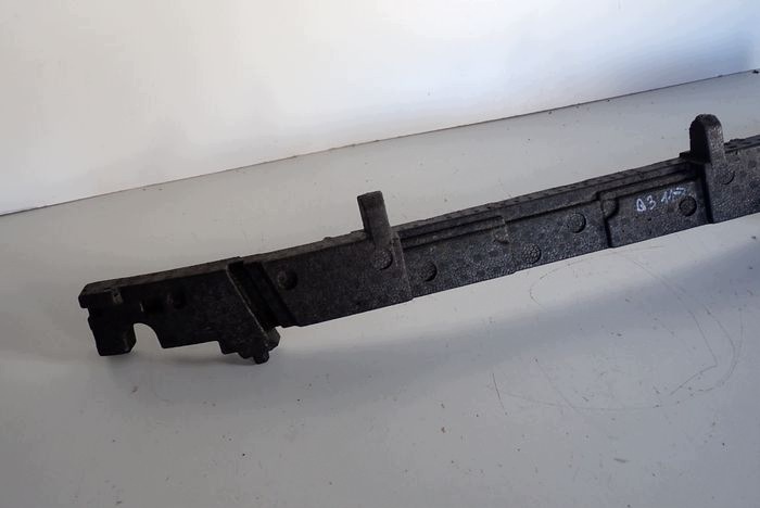 AUDI Q3 11- absorber nárazníku předek 8U0807550D