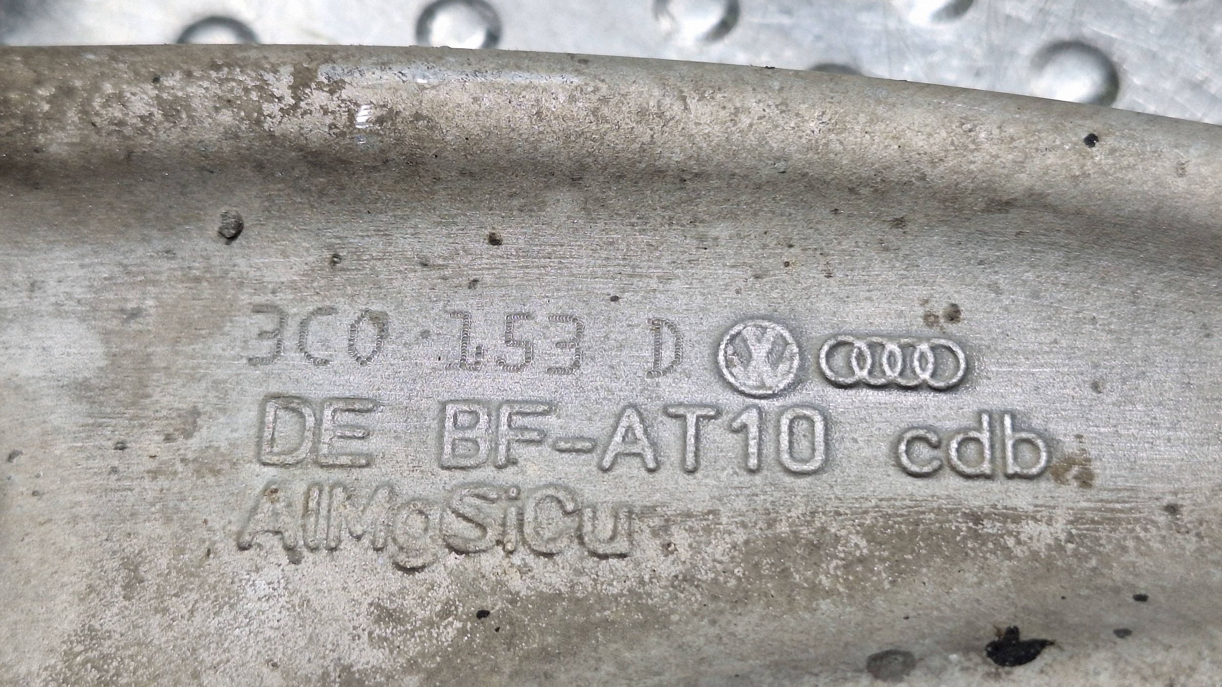 arm right front 3C0407153D VW PASSAT B7 AUDI Q3 8U