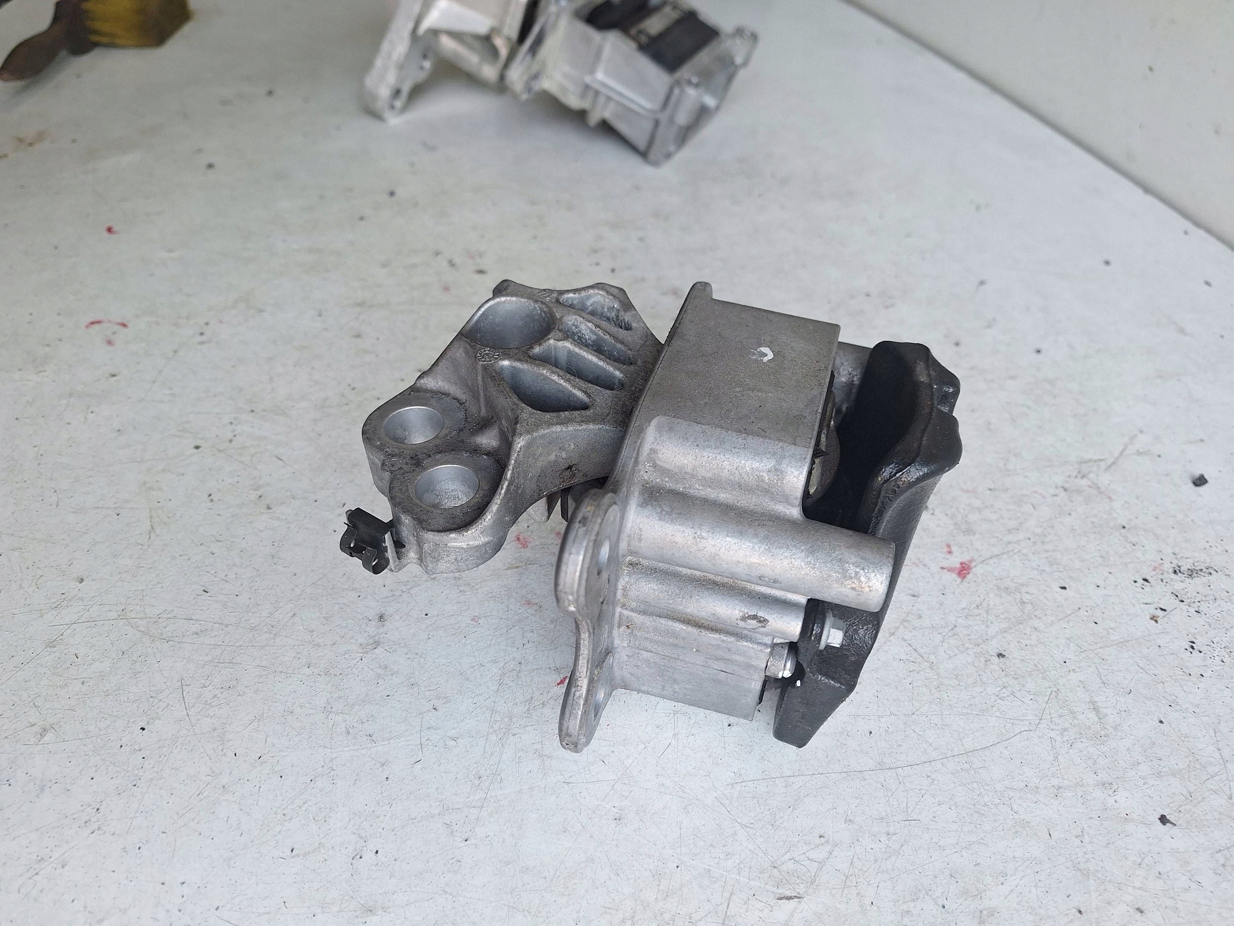 LAND ROVER EVOQUE II 19-25 gearbox mount K8D2-7M121-AE