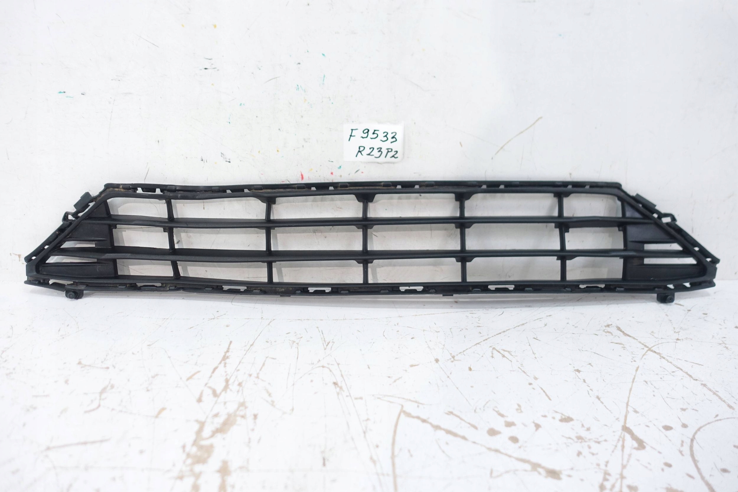 grille grid of a bumper front VOLVO XC60 II 2 2017- 32296070