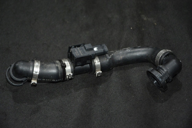 З'єднувальна трубка A8 D4 W12 6.3 FSI 07P133817B