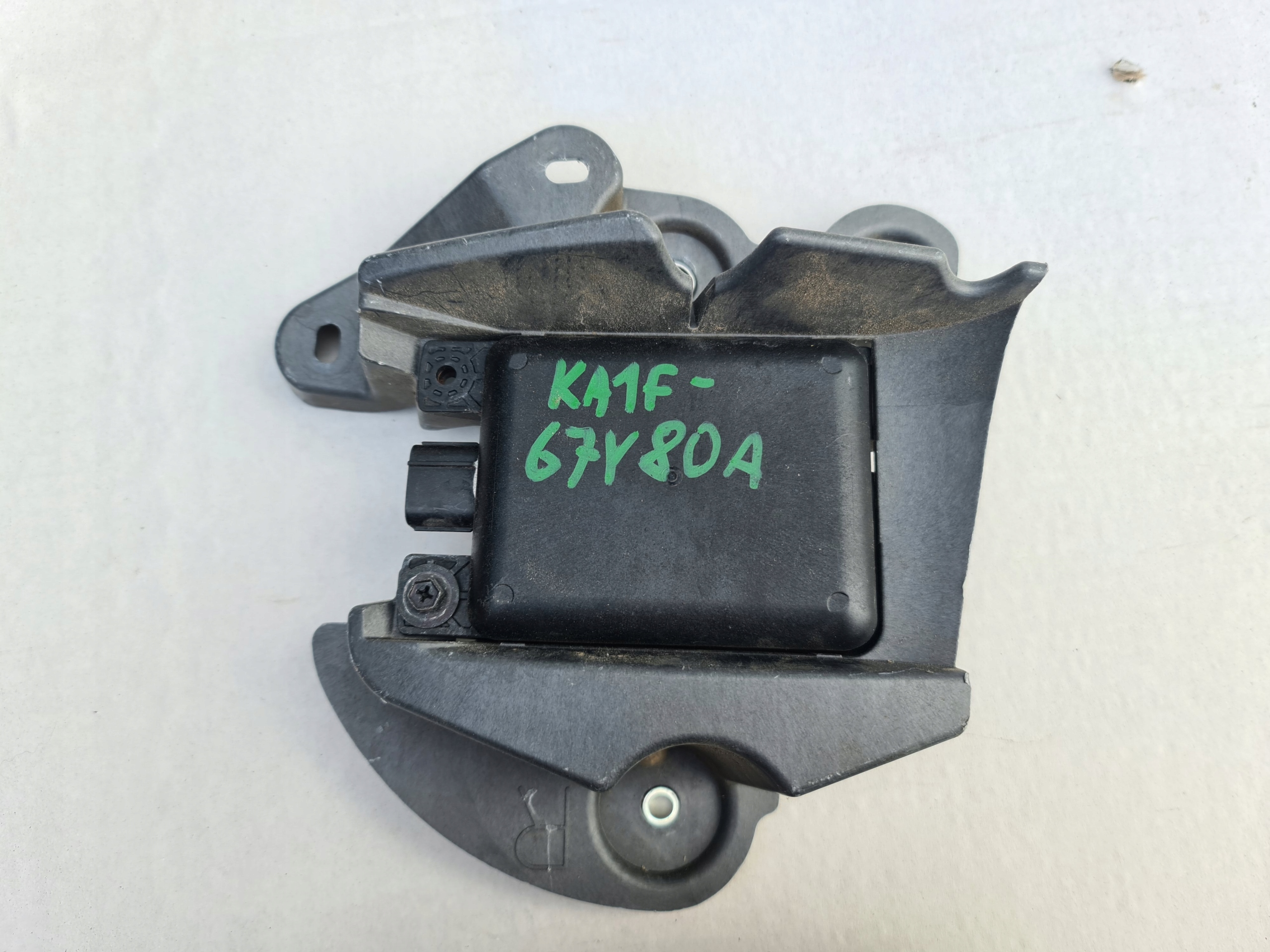 CX-5 РАДАР ПОМІЧНИК СМУГИ РУХУ ПРАВИЙ KA1F-67Y80A