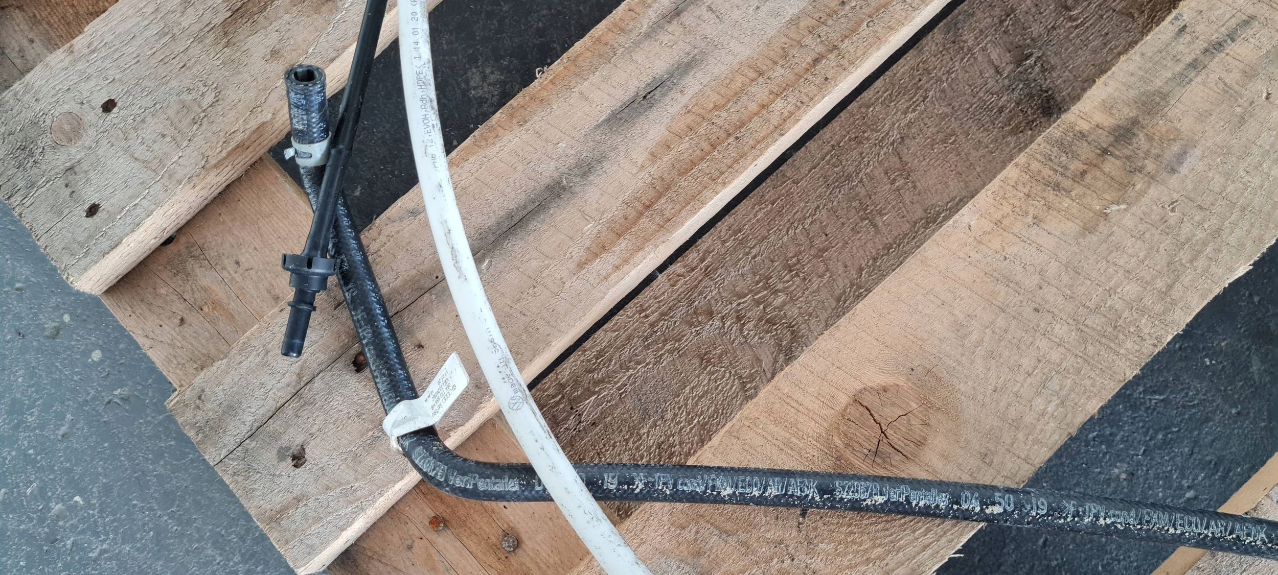 Q3 83A fuel line PALIWOWY 2.0 TFSI 5QF200059