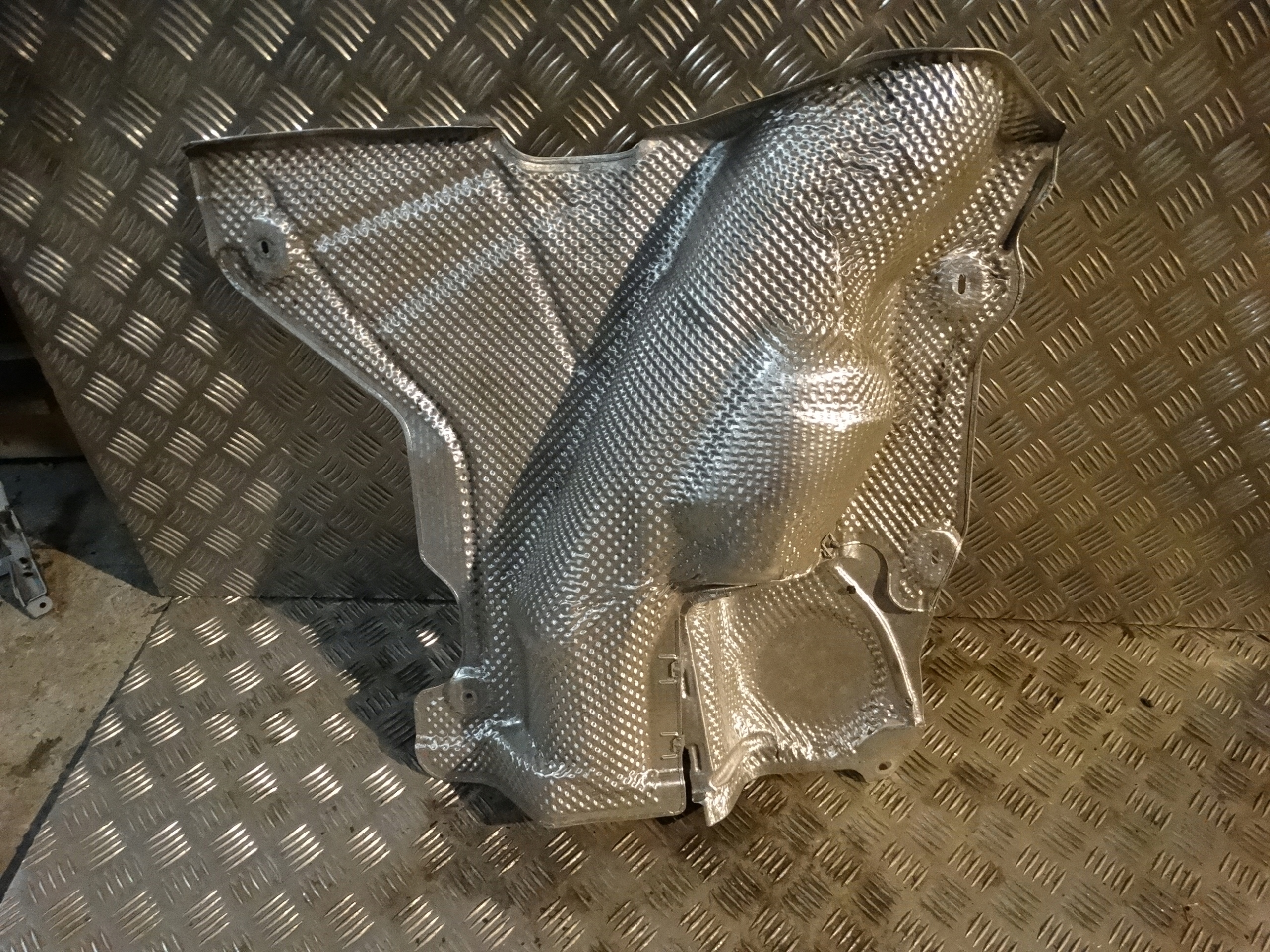 IDEALNA BLENDE ABDECKUNG TERMICZNA MERCEDES W206 1