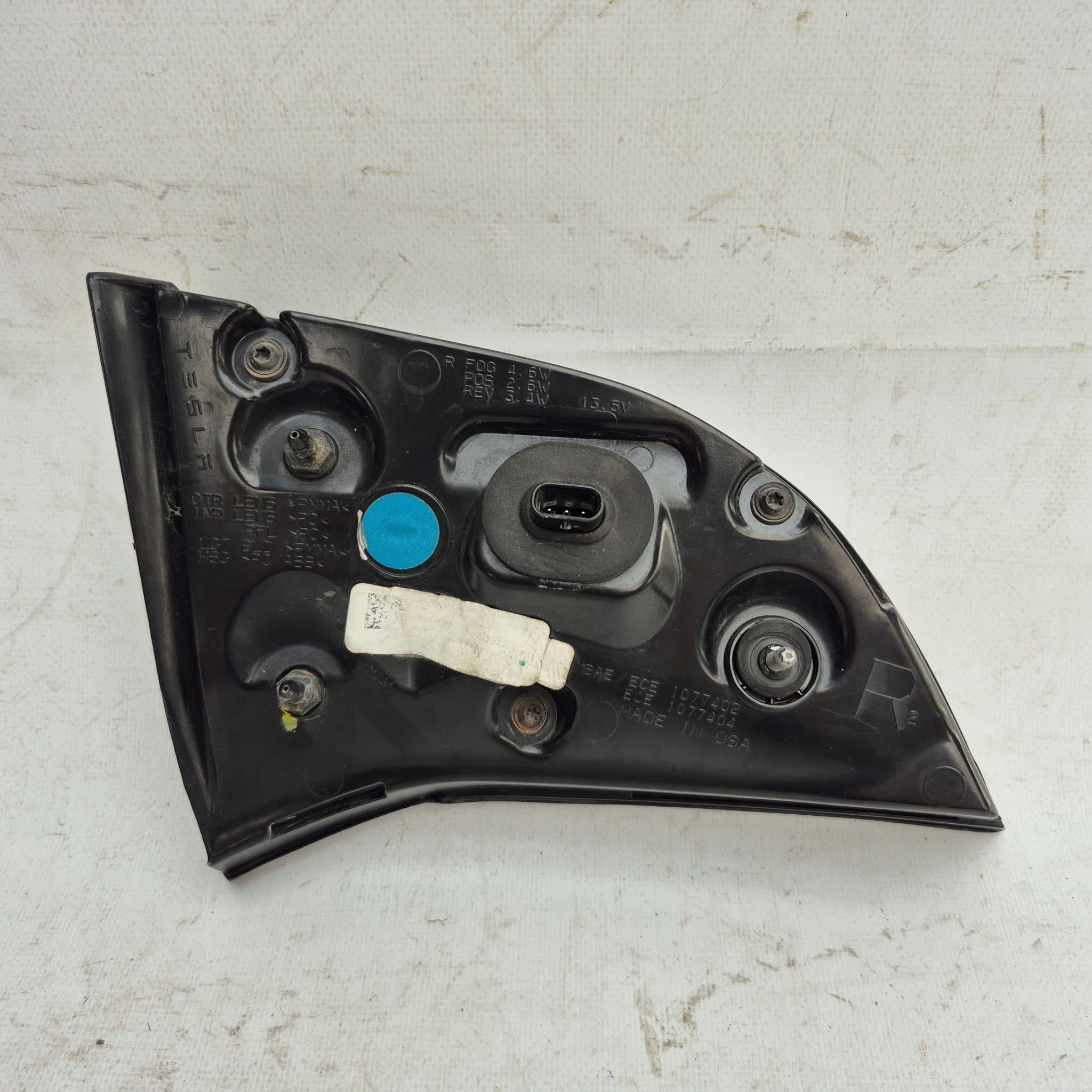 TESLA MODEL 3 17- light right rear part rear to the bonnet