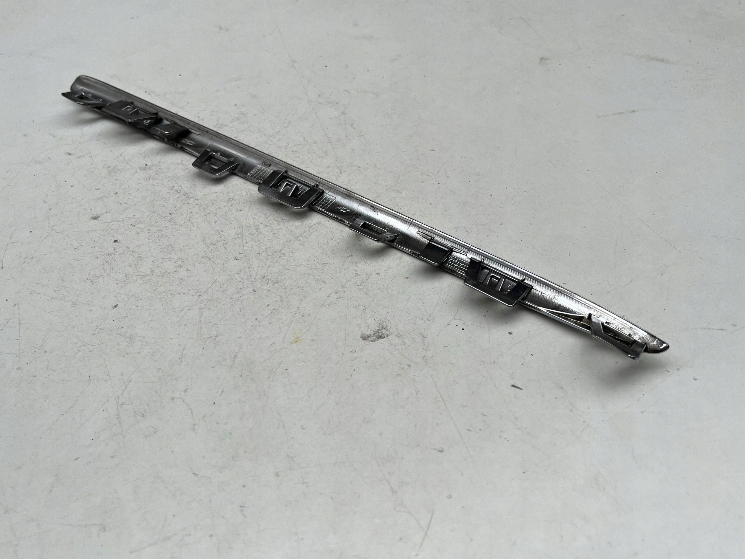 Mercedes E W213 moulding left chrom upper grilla A2138888500 !J