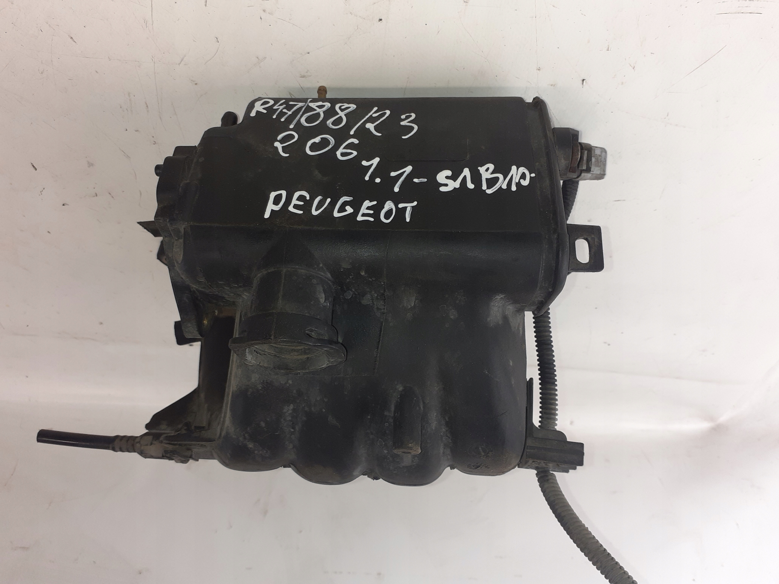Peugeot 206 1.1B intake manifold