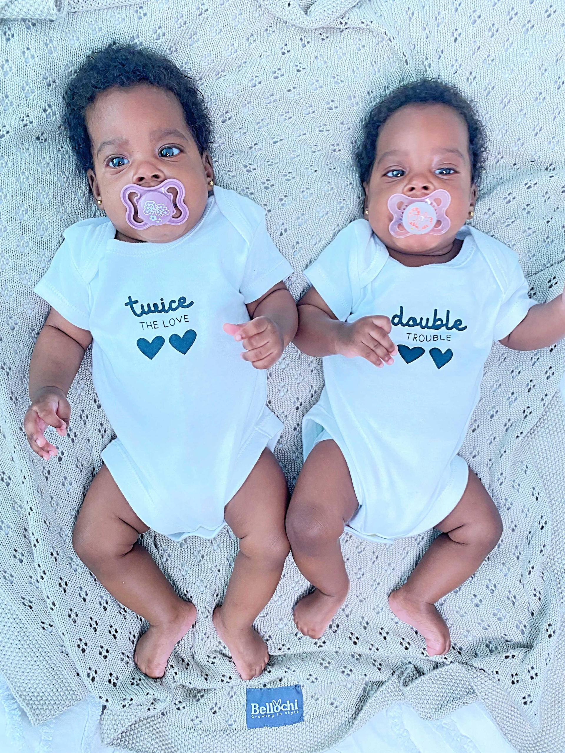 Ażurowy kocyk bambusowy creamy nut Marka Bellochi