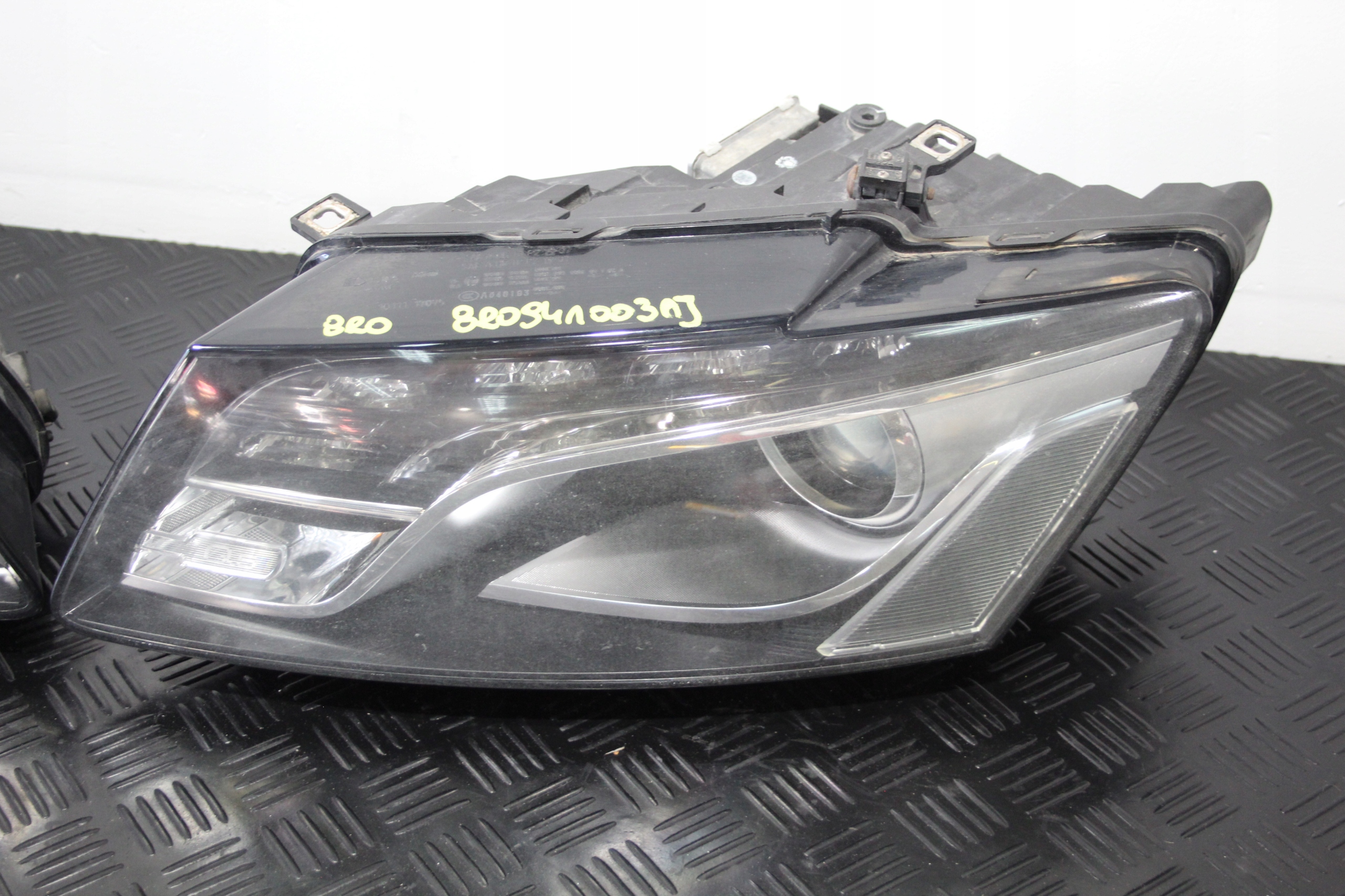 lights front XENON AUDI Q5 8R0 8R0941004AJ 8R0941003AJ