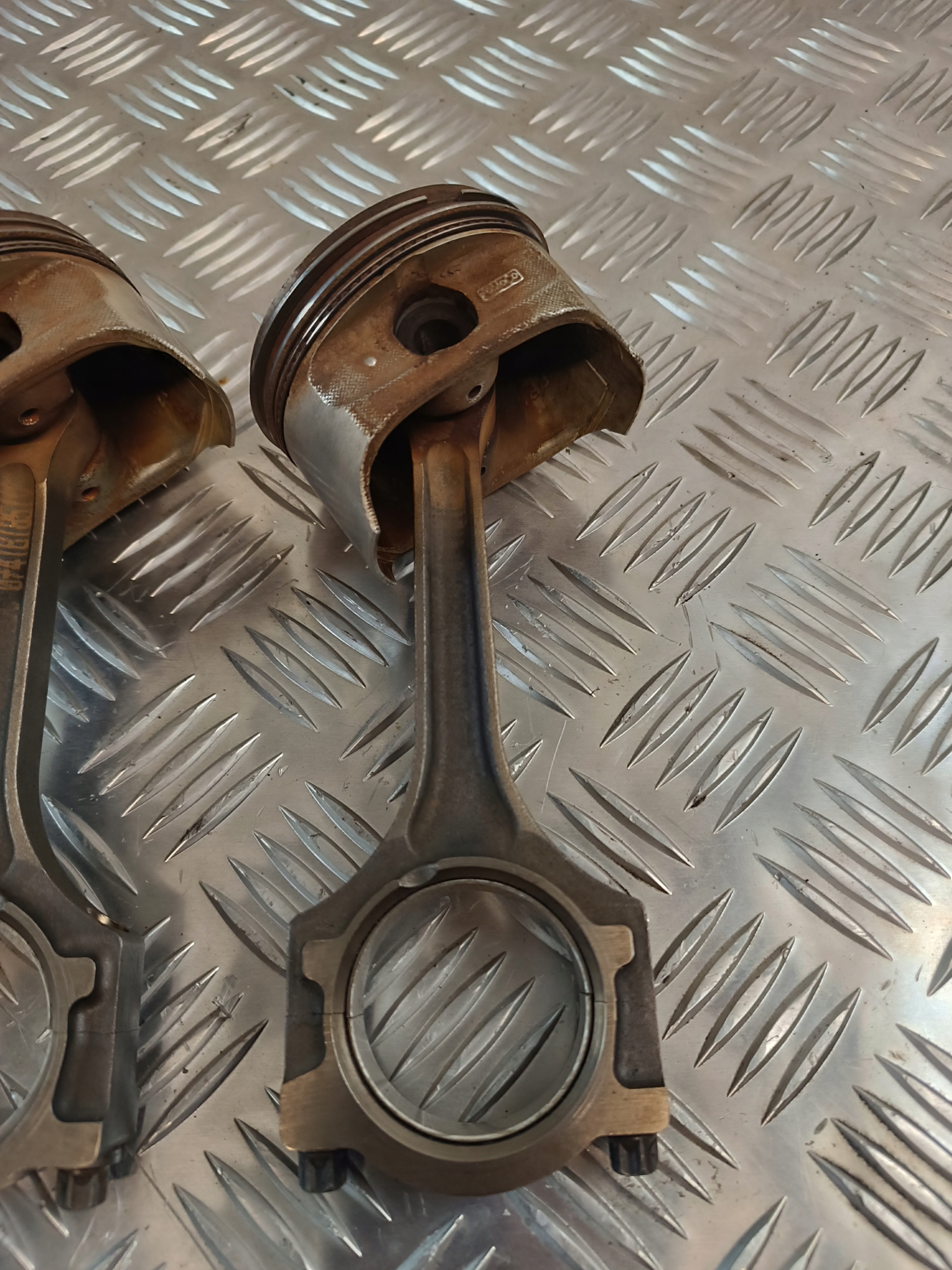 piston connecting rod FORD FOCUS MK III 1.6B