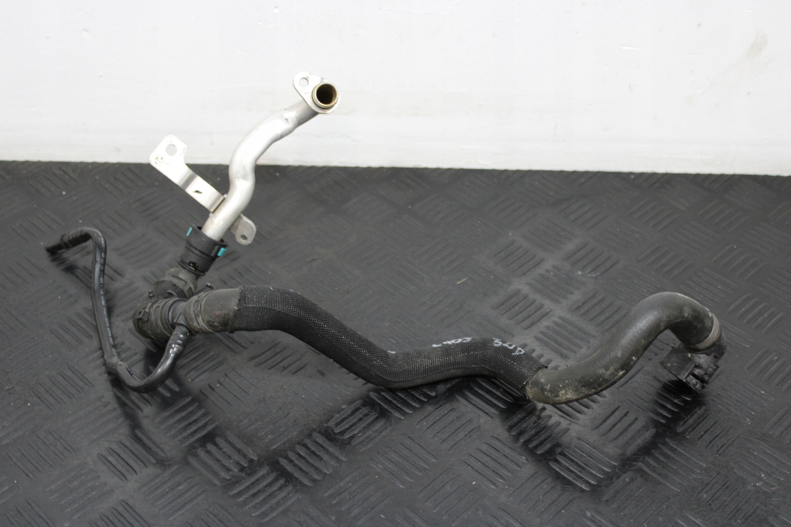 crijevo prijenos vode HPLA-8C481-AB LAND RANGE ROVER VOGUE L405 LIFT